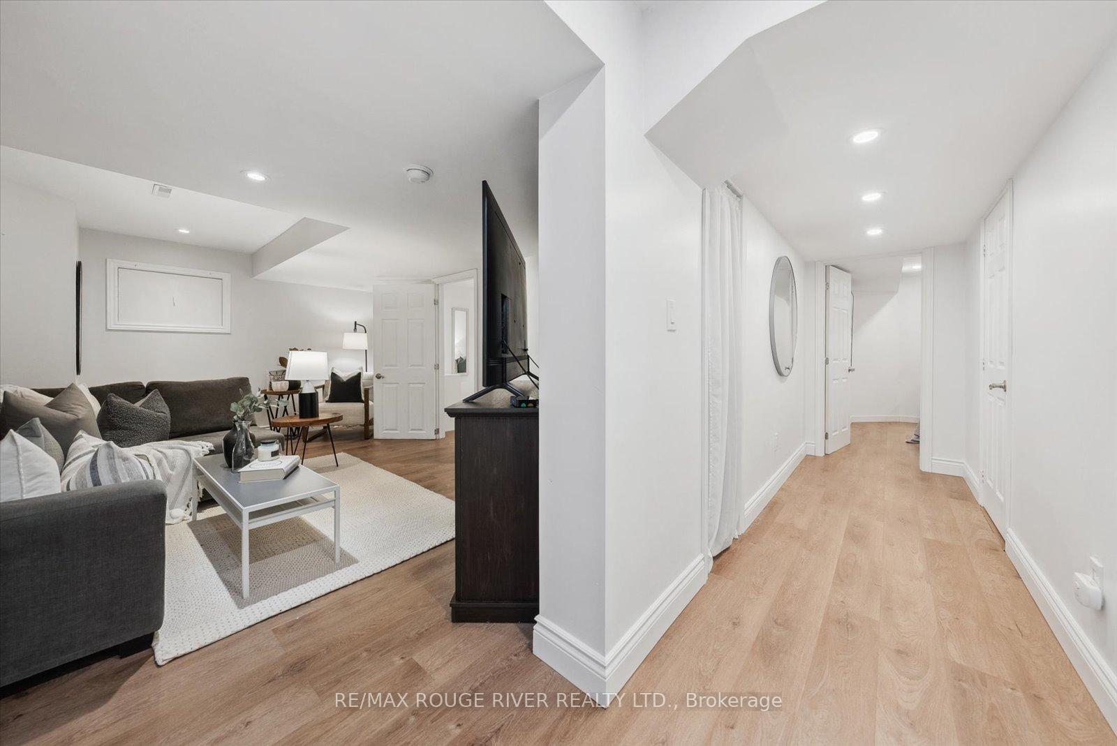 Photo 24 of 27 Zachary Place, Whitby, Brooklin — HOMEH