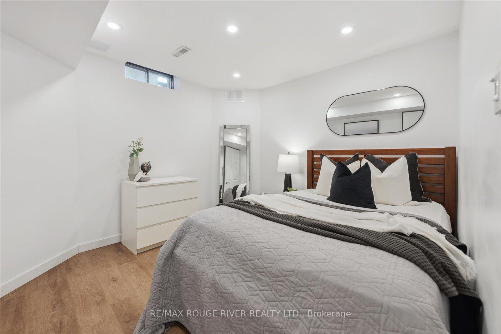 Photo 25 of 27 Zachary Place, Whitby, Brooklin — HOMEH
