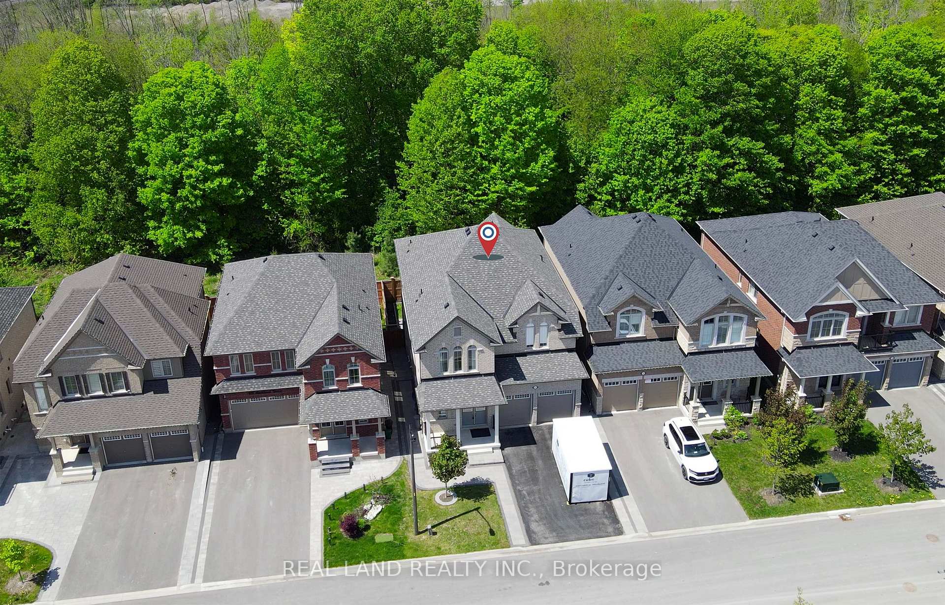 Photo 5 of 111 Auckland Drive, Whitby, Rural Whitby — HOMEH