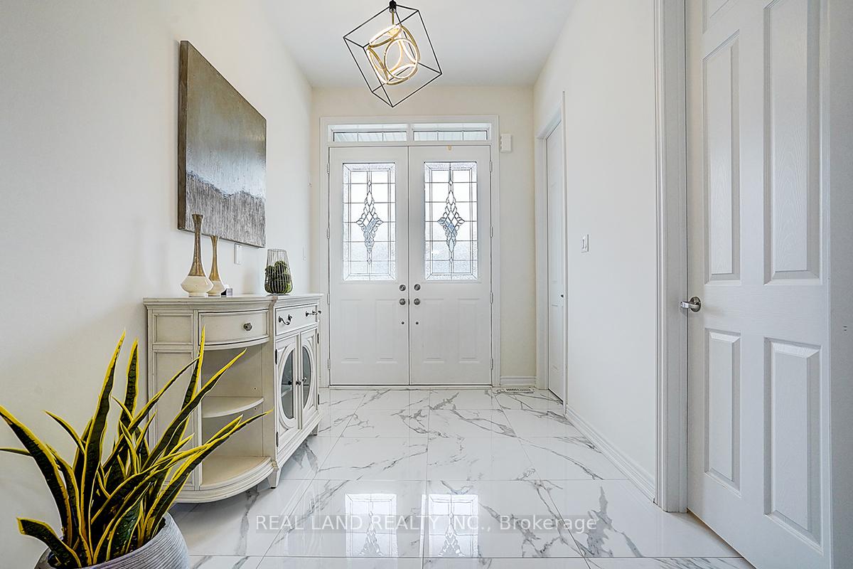 Photo 7 of 111 Auckland Drive, Whitby, Rural Whitby — HOMEH