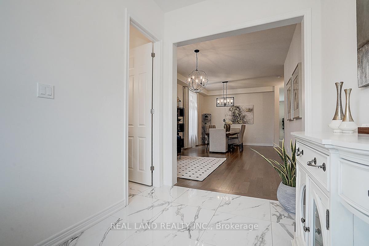 Photo 8 of 111 Auckland Drive, Whitby, Rural Whitby — HOMEH
