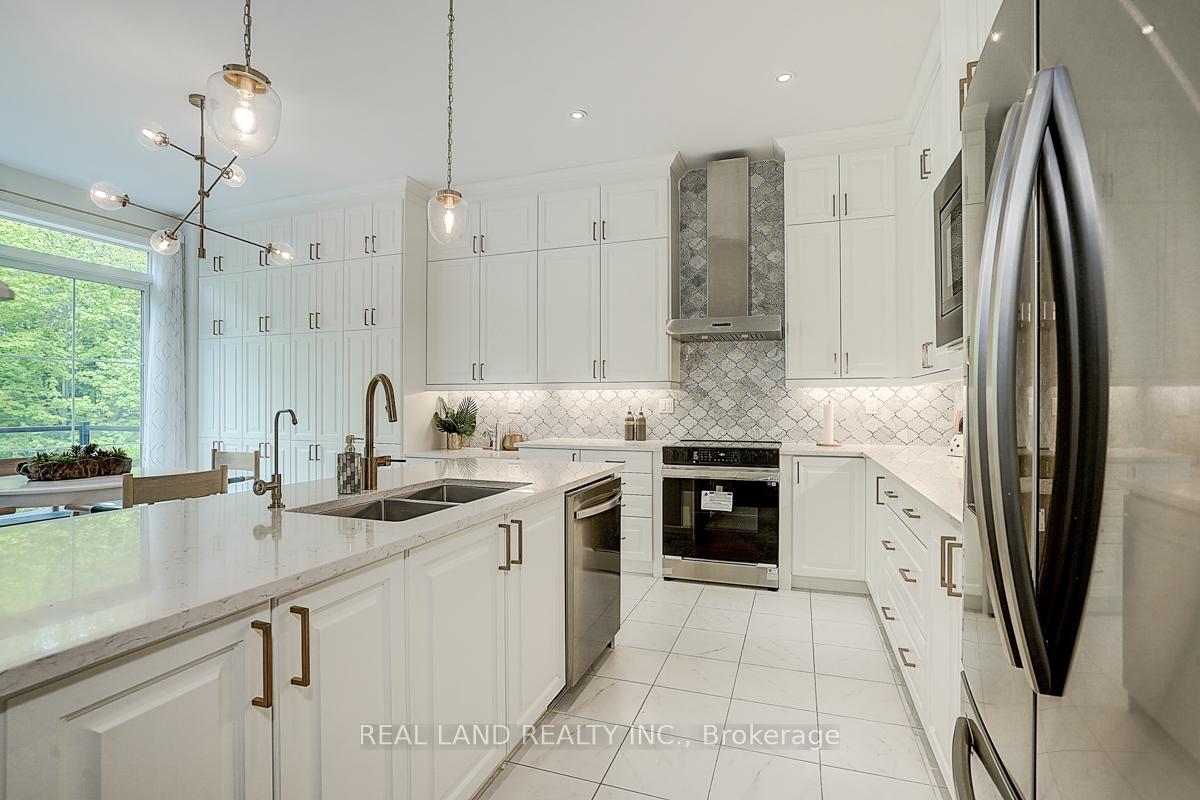 Photo 23 of 111 Auckland Drive, Whitby, Rural Whitby — HOMEH