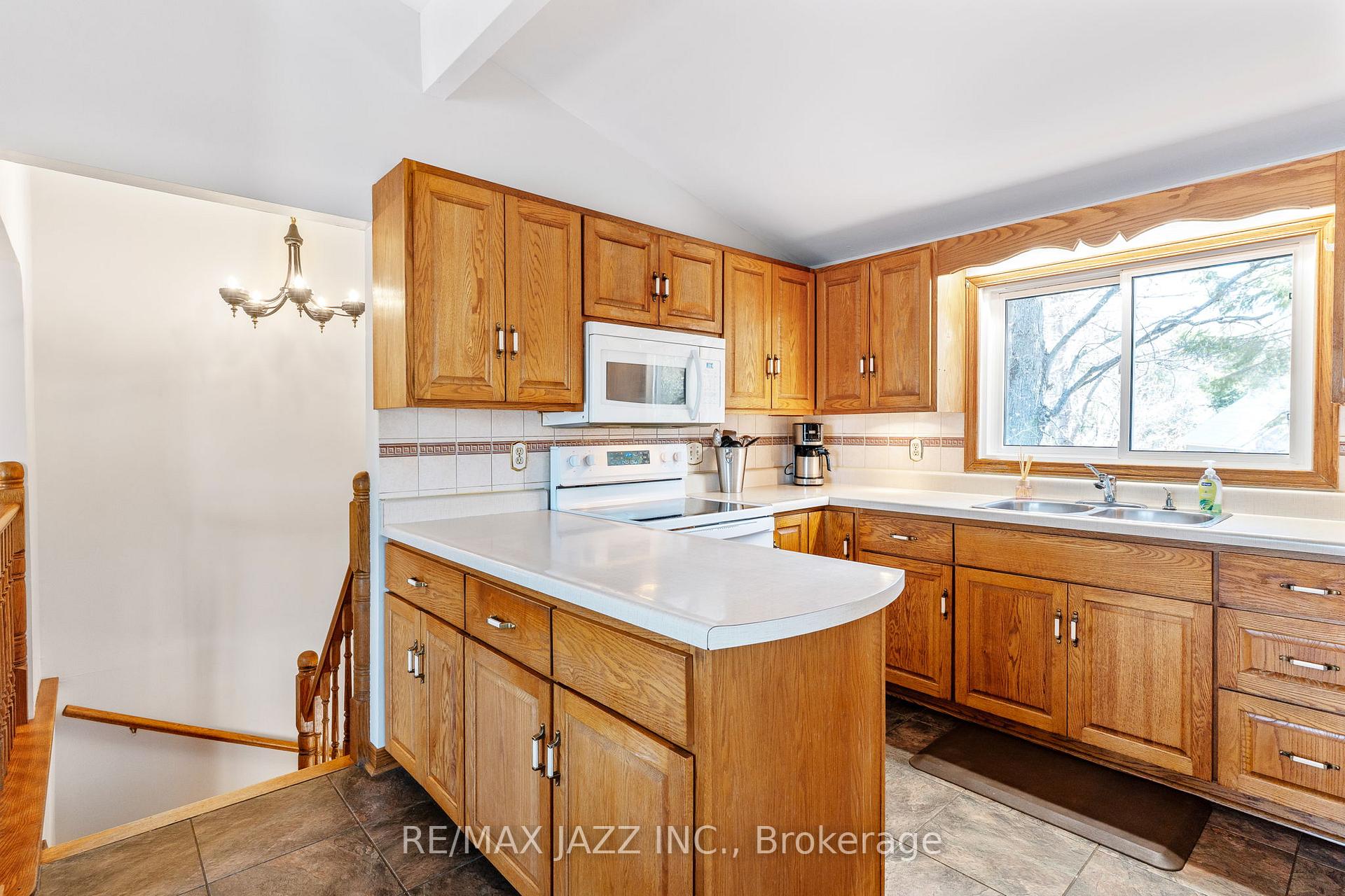 Photo 18 of 1092 Briscoe Drive, Algonquin Highlands, Stanhope — HOMEH