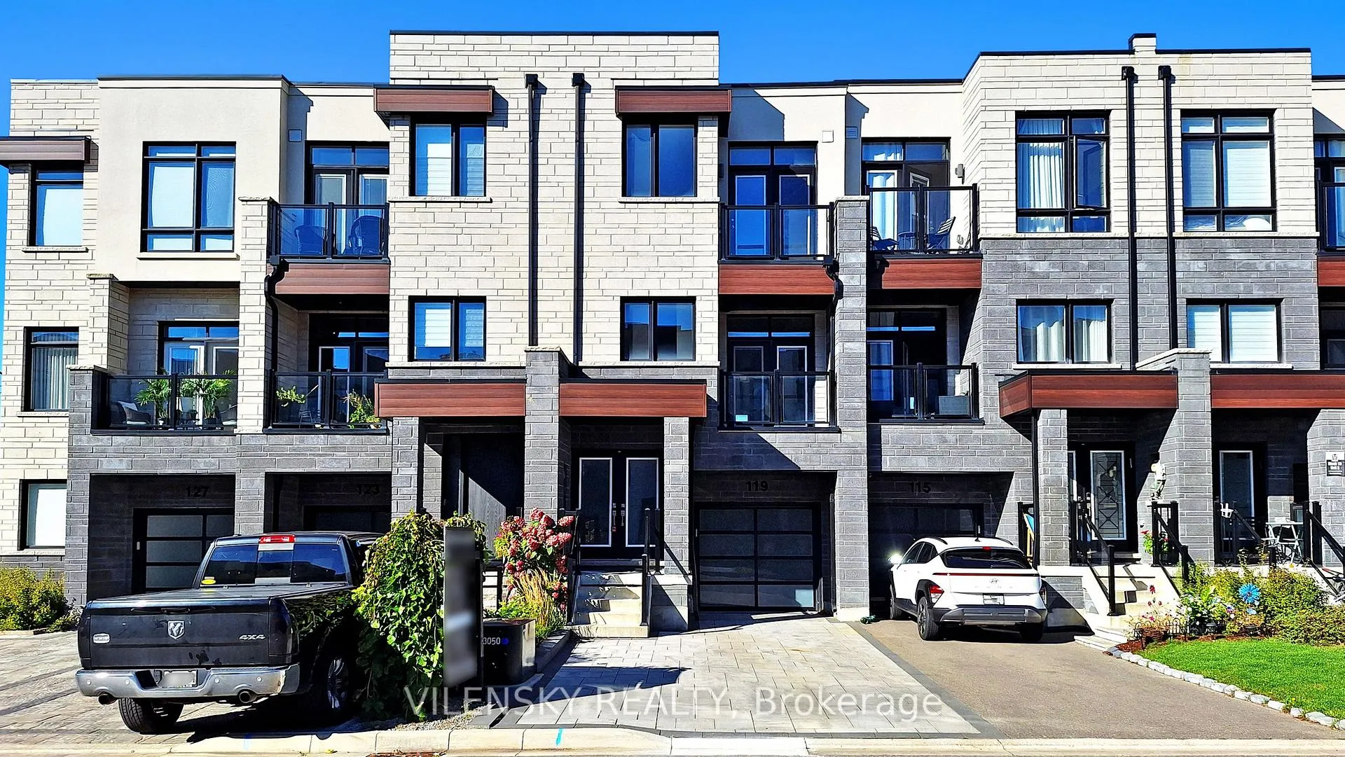 Photo 2 of 119 Golden Trail, Vaughan, Patterson — HOMEH
