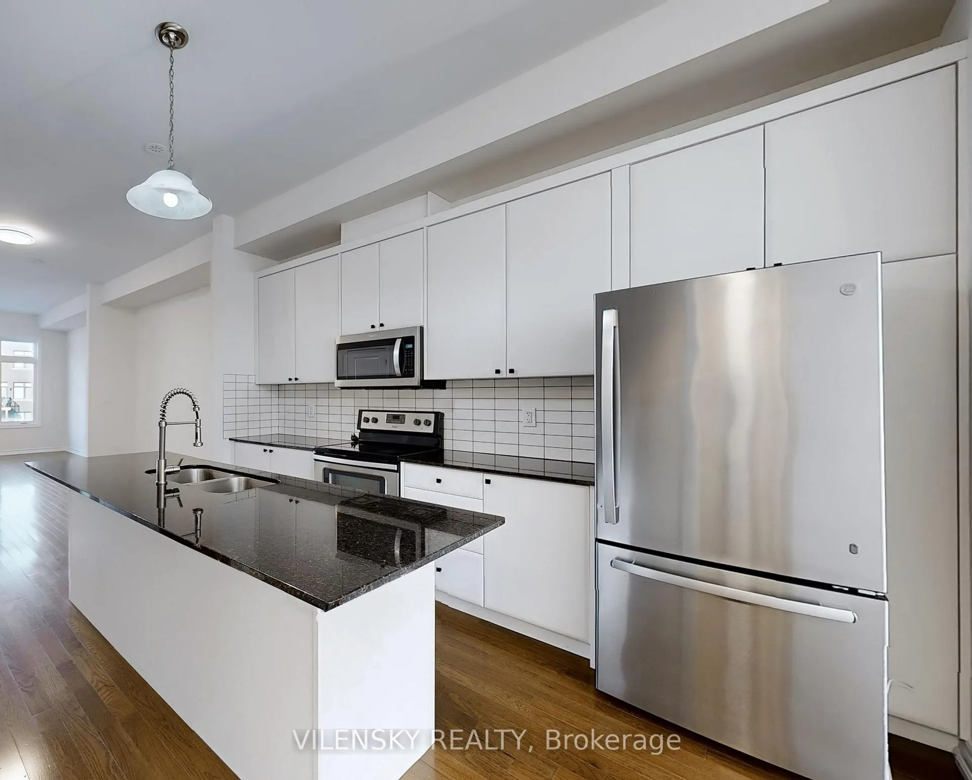 Photo 4 of 119 Golden Trail, Vaughan, Patterson — HOMEH