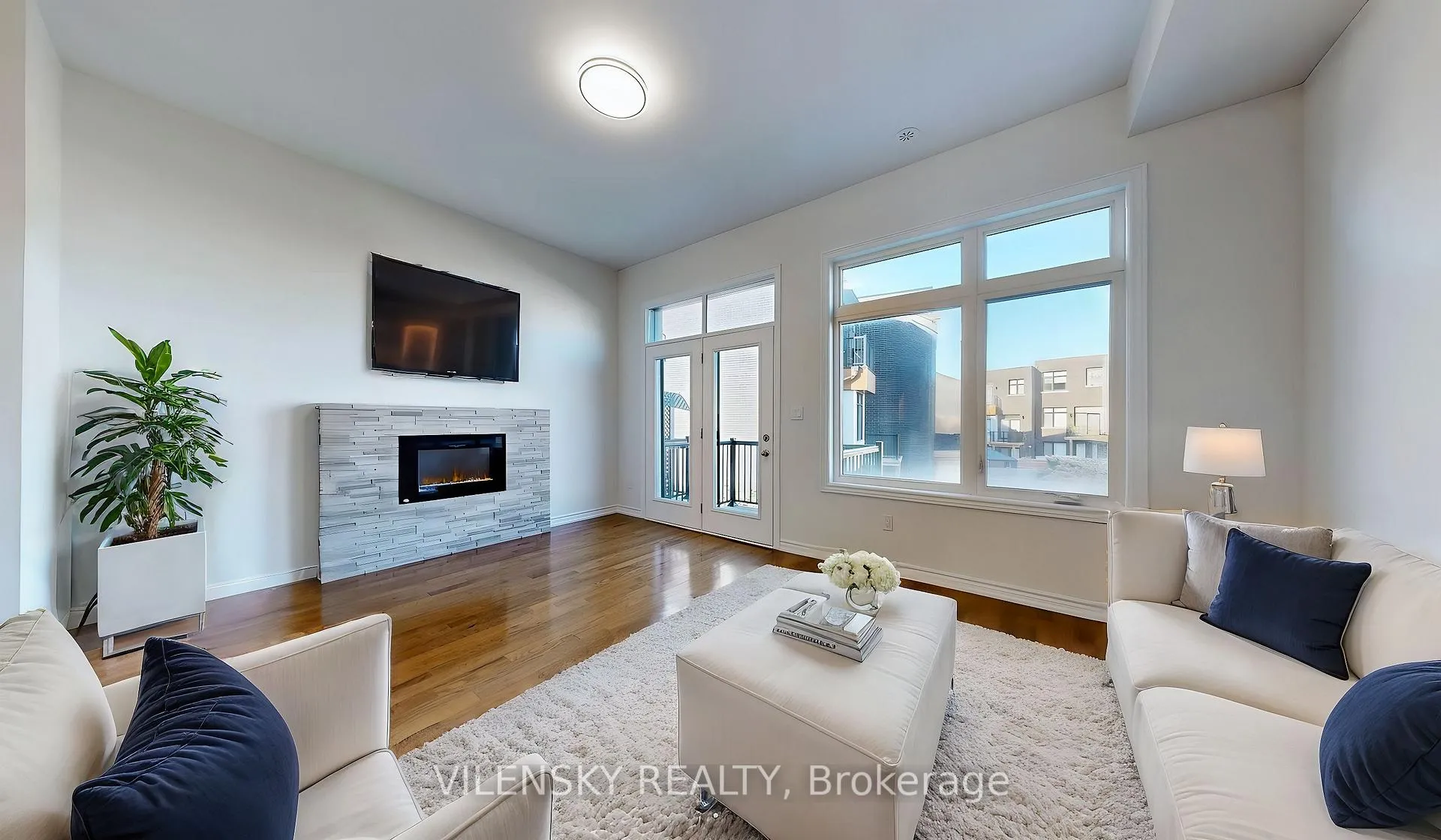 Photo 8 of 119 Golden Trail, Vaughan, Patterson — HOMEH