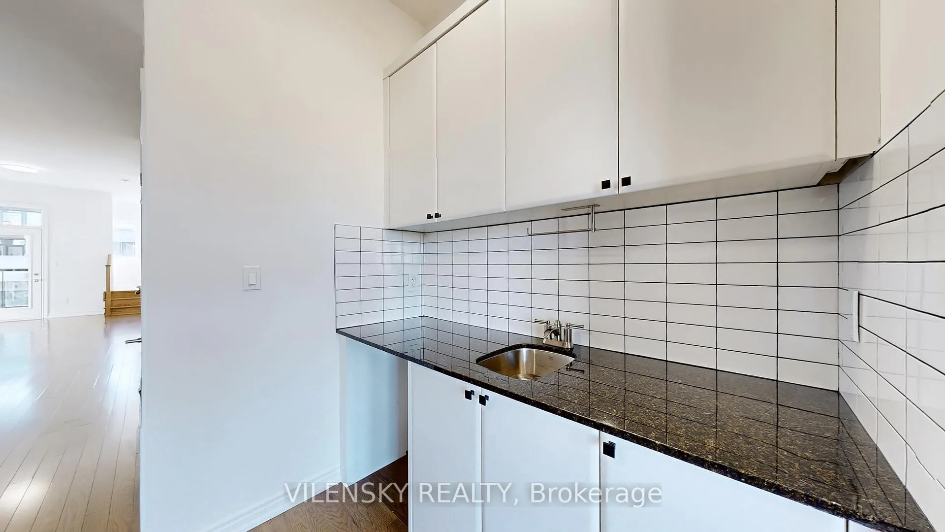 Photo 10 of 119 Golden Trail, Vaughan, Patterson — HOMEH