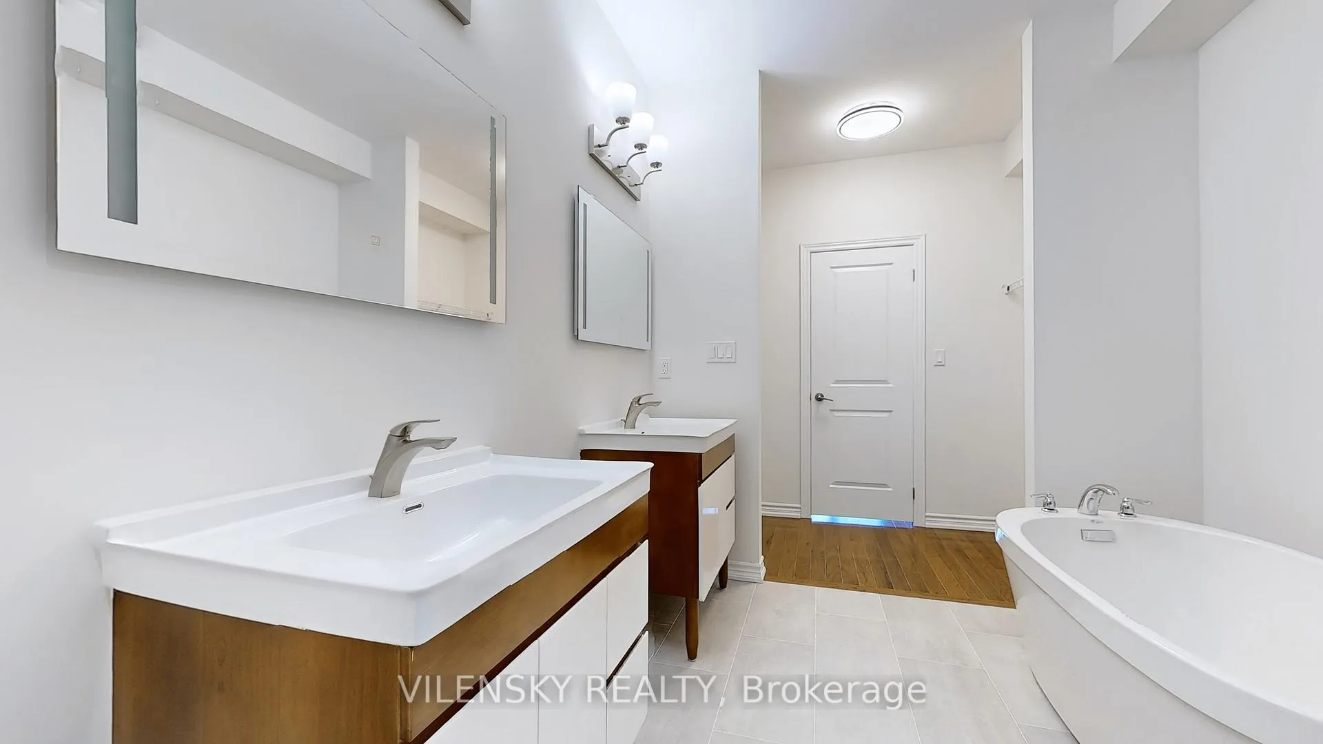 Photo 20 of 119 Golden Trail, Vaughan, Patterson — HOMEH