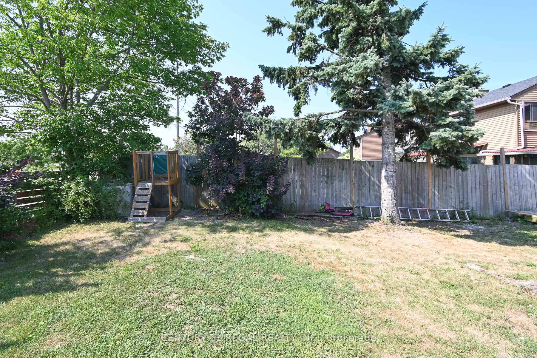 Photo 26 of 8 Andrea Road, Ajax, South East — HOMEH