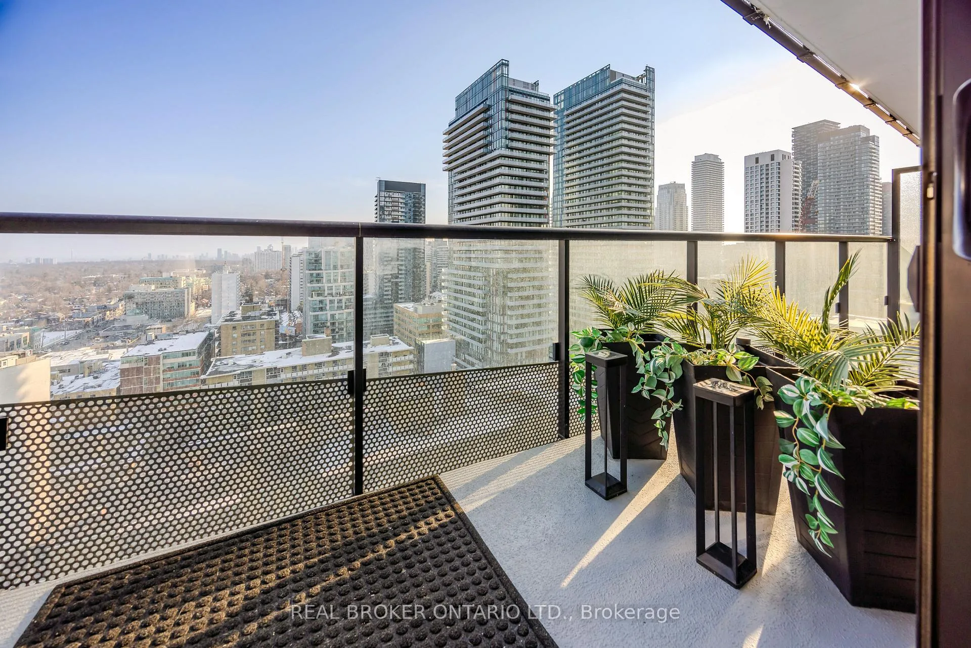 Photo 1 of Unit 2101S, 127 Broadway Ave, Toronto, Mount Pleasant West — HOMEH