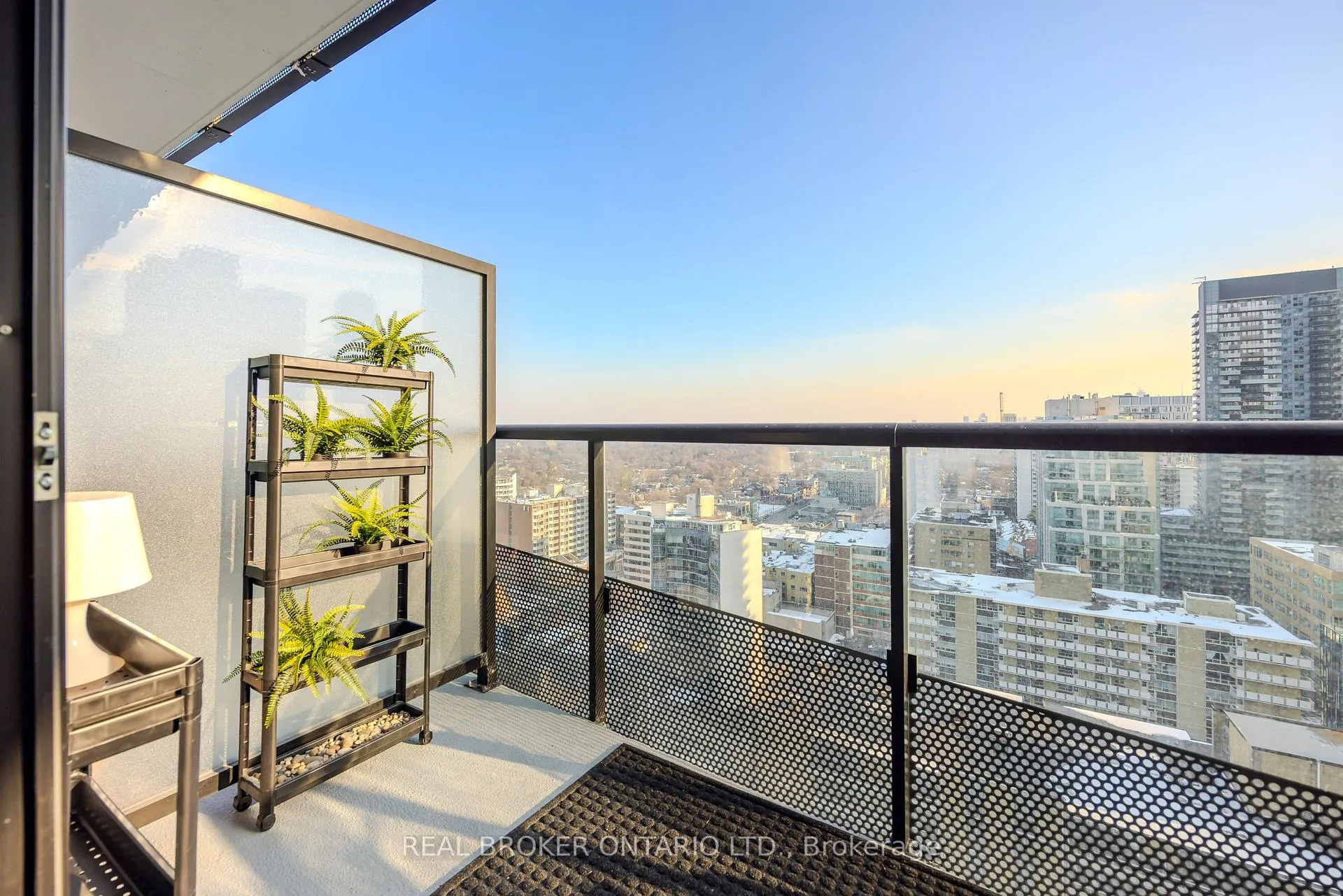 Photo 2 of Unit 2101S, 127 Broadway Ave, Toronto, Mount Pleasant West — HOMEH