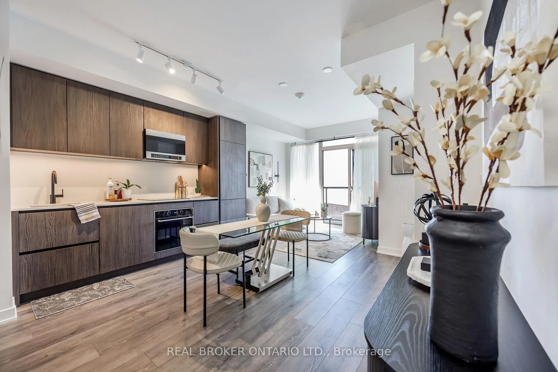 Photo 3 of Unit 2101S, 127 Broadway Ave, Toronto, Mount Pleasant West — HOMEH