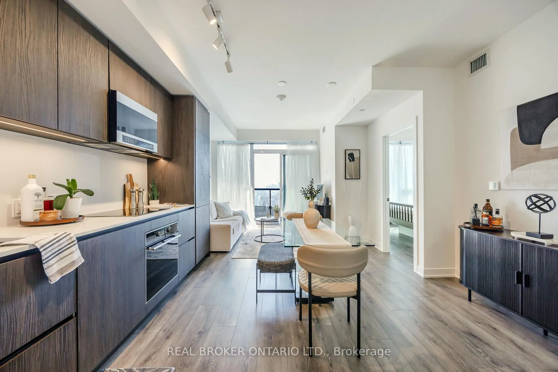 Photo 4 of Unit 2101S, 127 Broadway Ave, Toronto, Mount Pleasant West — HOMEH