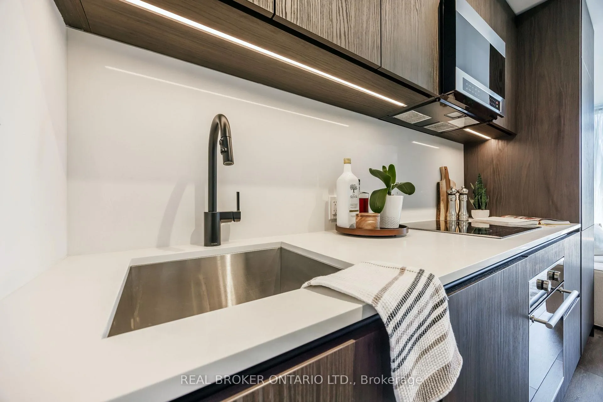 Photo 7 of Unit 2101S, 127 Broadway Ave, Toronto, Mount Pleasant West — HOMEH