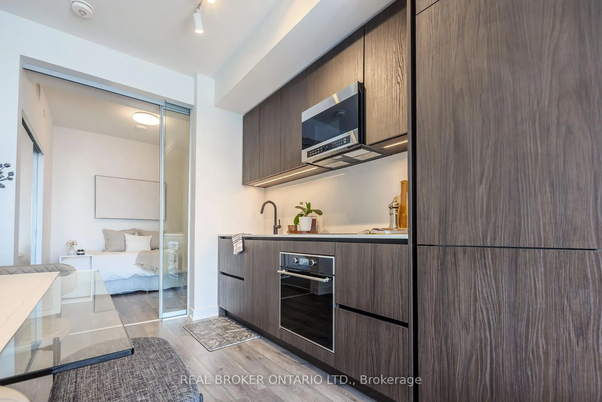 Photo 8 of Unit 2101S, 127 Broadway Ave, Toronto, Mount Pleasant West — HOMEH