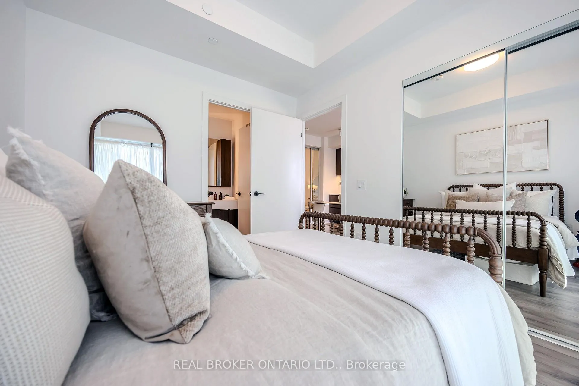 Photo 16 of Unit 2101S, 127 Broadway Ave, Toronto, Mount Pleasant West — HOMEH