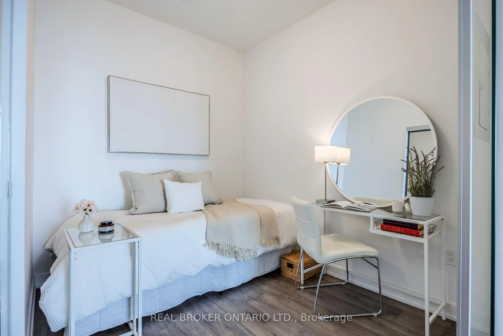 Photo 19 of Unit 2101S, 127 Broadway Ave, Toronto, Mount Pleasant West — HOMEH