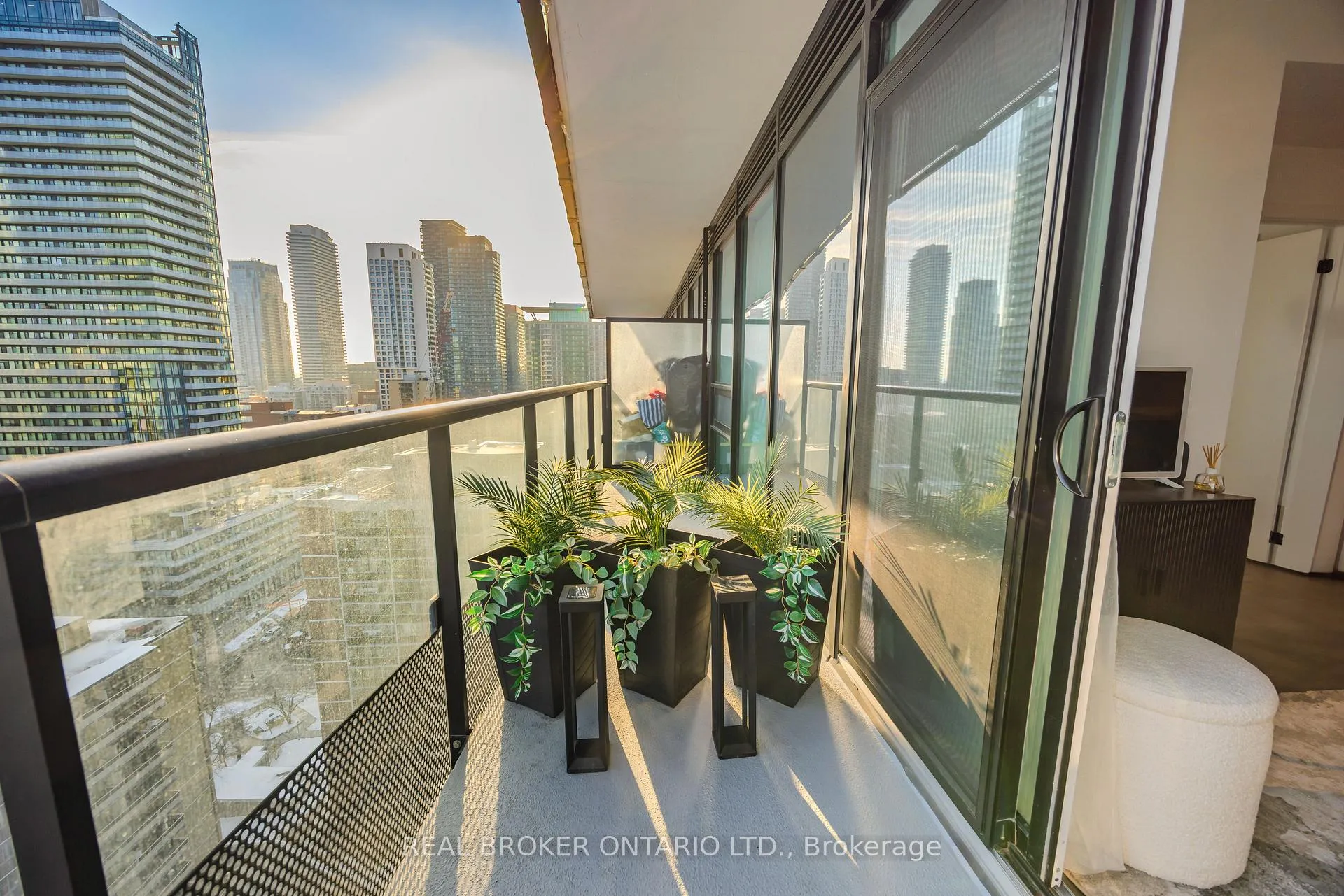 Photo 22 of Unit 2101S, 127 Broadway Ave, Toronto, Mount Pleasant West — HOMEH