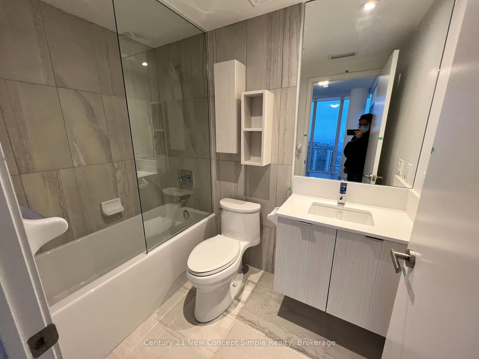 Photo 8 of Unit 3512, 195 Redpath Ave, Toronto, Mount Pleasant West — HOMEH