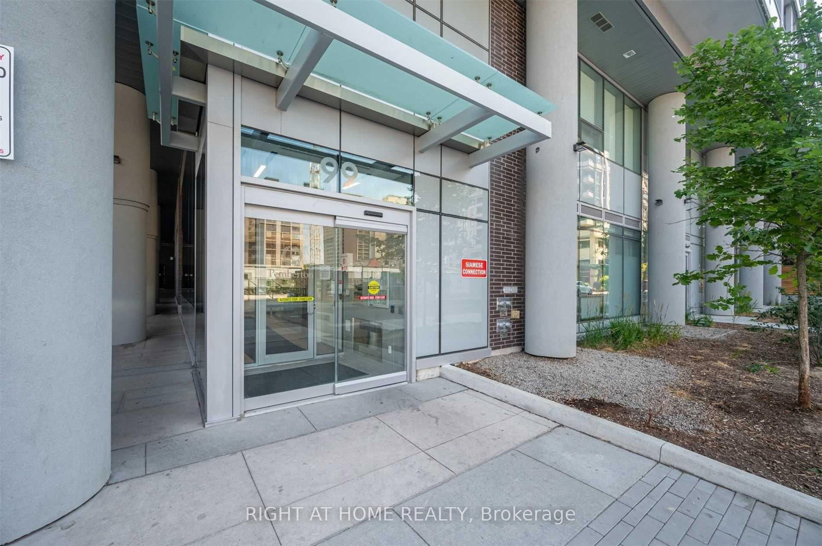Photo 2 of Unit 612, 99 Broadway Ave, Toronto, Mount Pleasant West — HOMEH