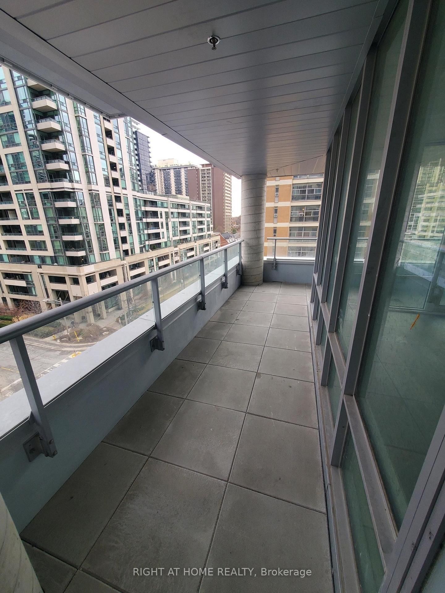 Photo 9 of Unit 612, 99 Broadway Ave, Toronto, Mount Pleasant West — HOMEH