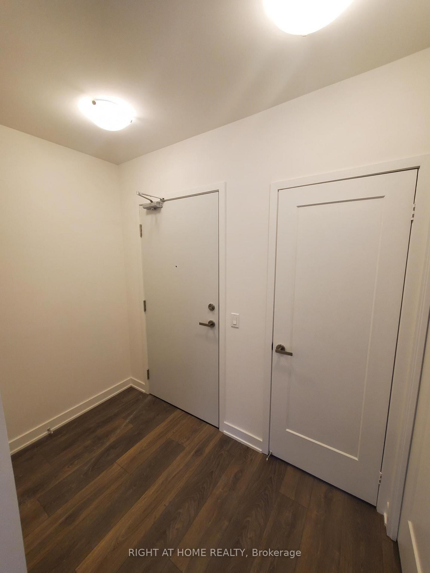 Photo 5 of Unit 612, 99 Broadway Ave, Toronto, Mount Pleasant West — HOMEH