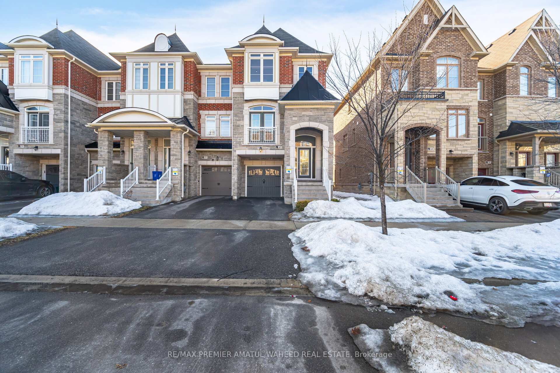 Photo 2 of 67 Farooq Boulevard, Vaughan, Vellore Village — HOMEH
