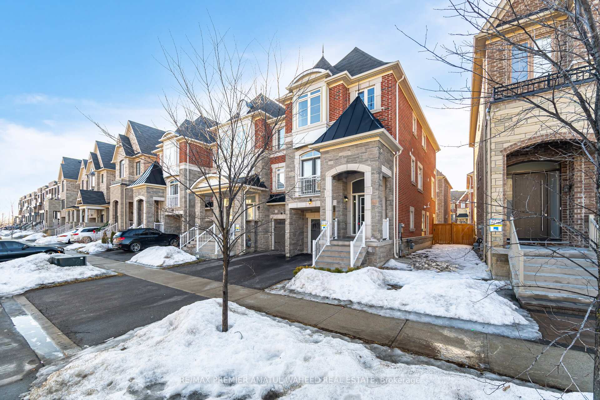 Photo 3 of 67 Farooq Boulevard, Vaughan, Vellore Village — HOMEH
