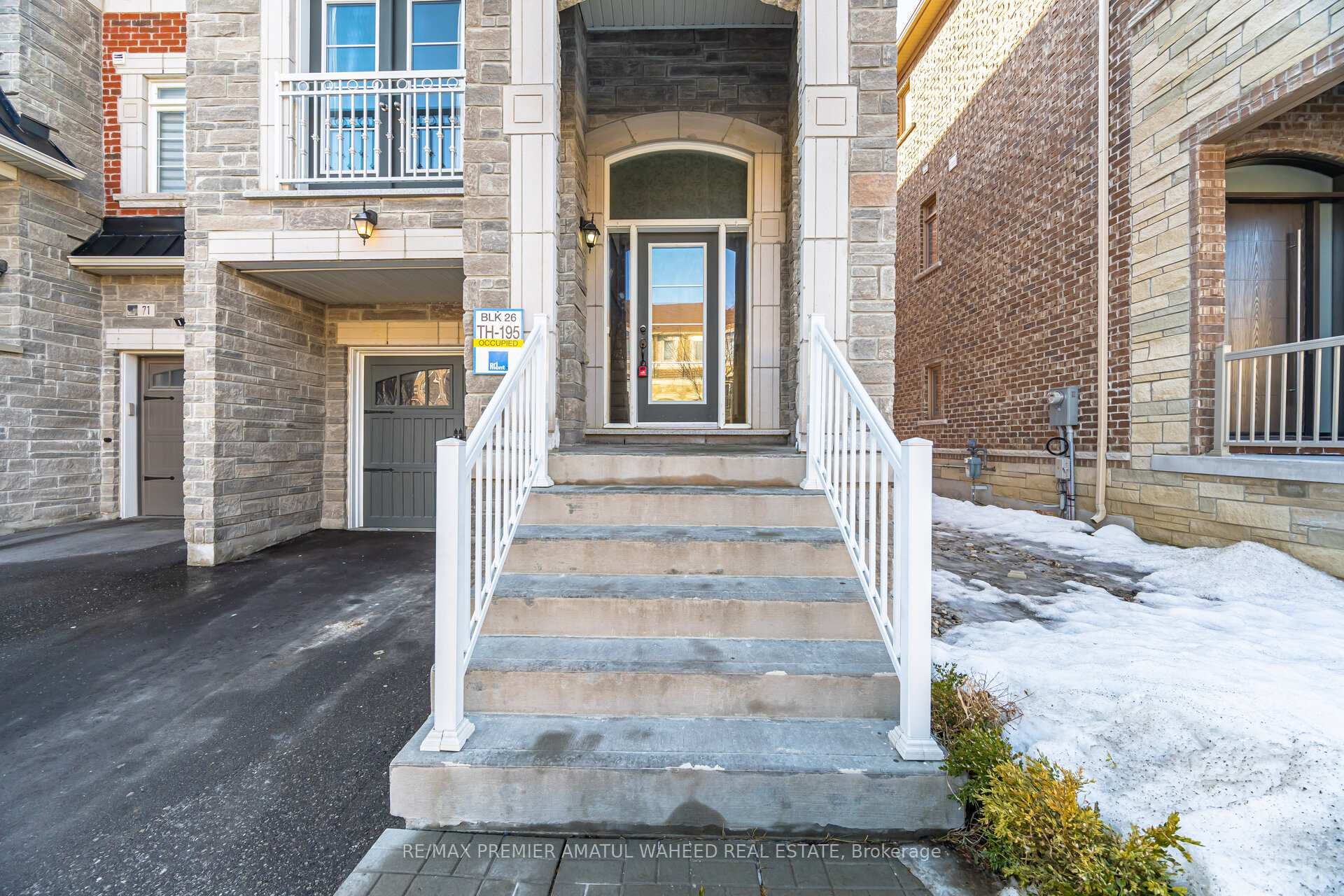 Photo 5 of 67 Farooq Boulevard, Vaughan, Vellore Village — HOMEH