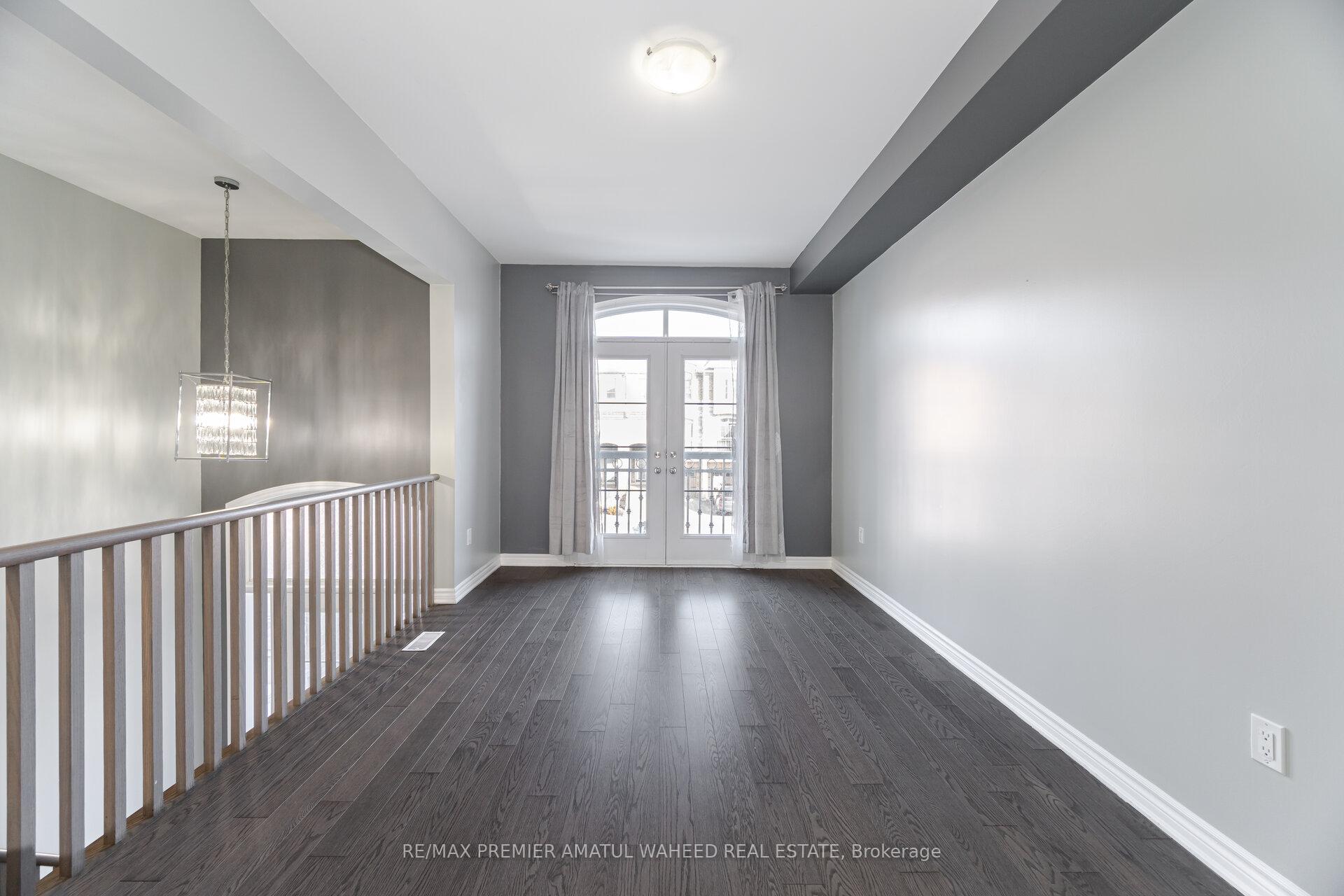 Photo 9 of 67 Farooq Boulevard, Vaughan, Vellore Village — HOMEH