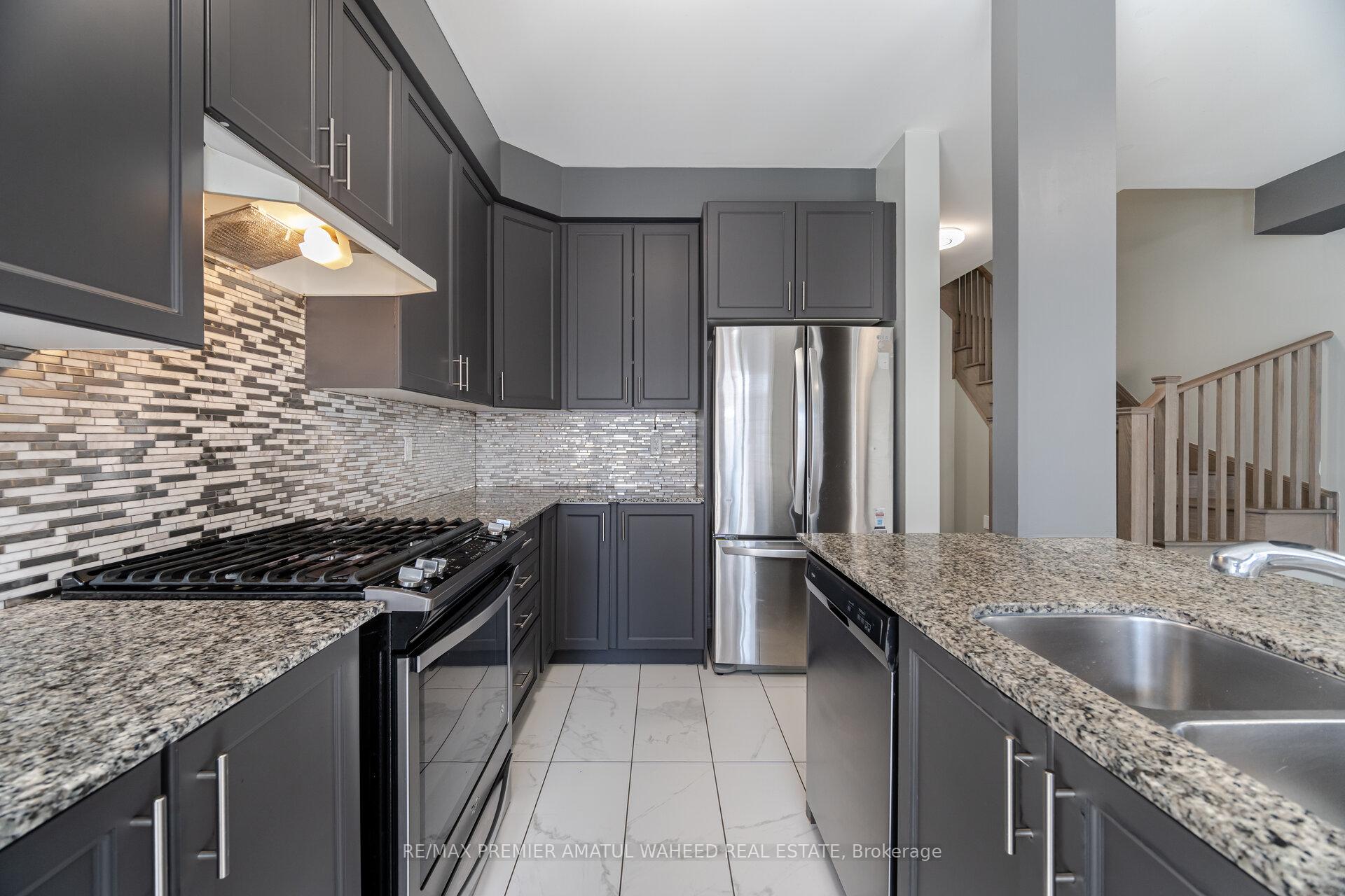 Photo 16 of 67 Farooq Boulevard, Vaughan, Vellore Village — HOMEH