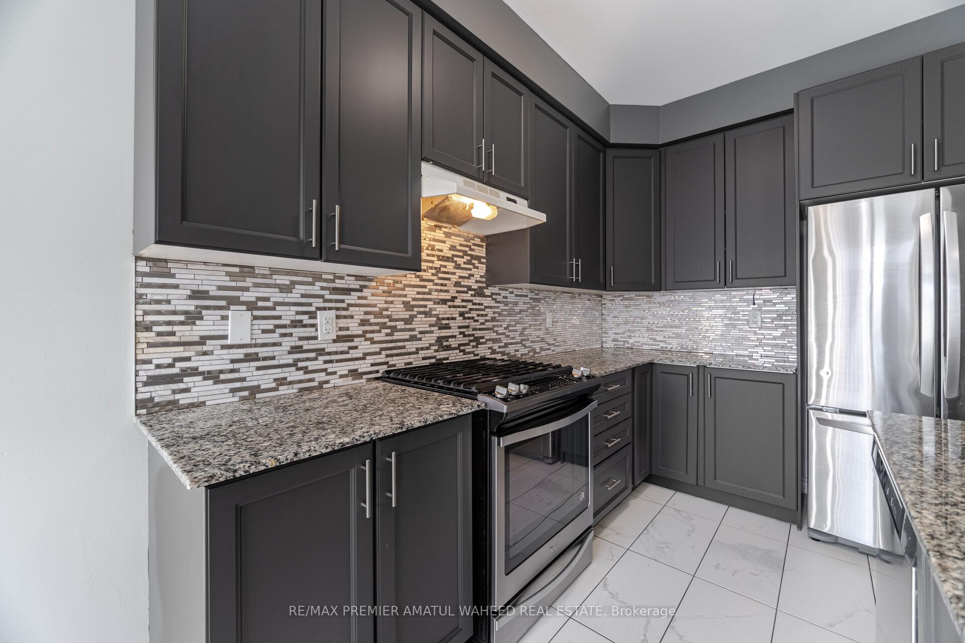Photo 17 of 67 Farooq Boulevard, Vaughan, Vellore Village — HOMEH