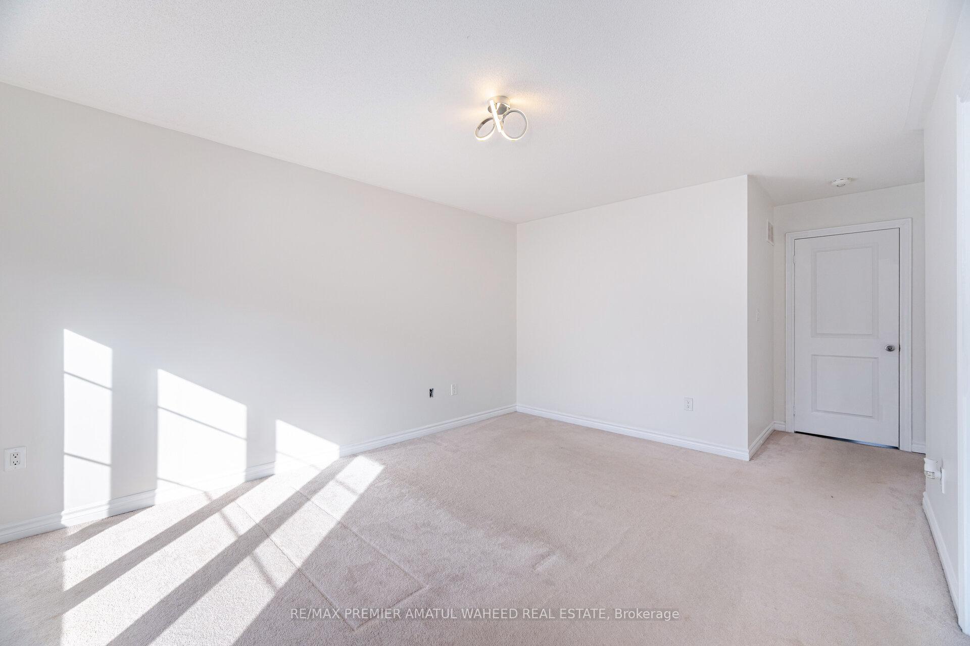 Photo 25 of 67 Farooq Boulevard, Vaughan, Vellore Village — HOMEH