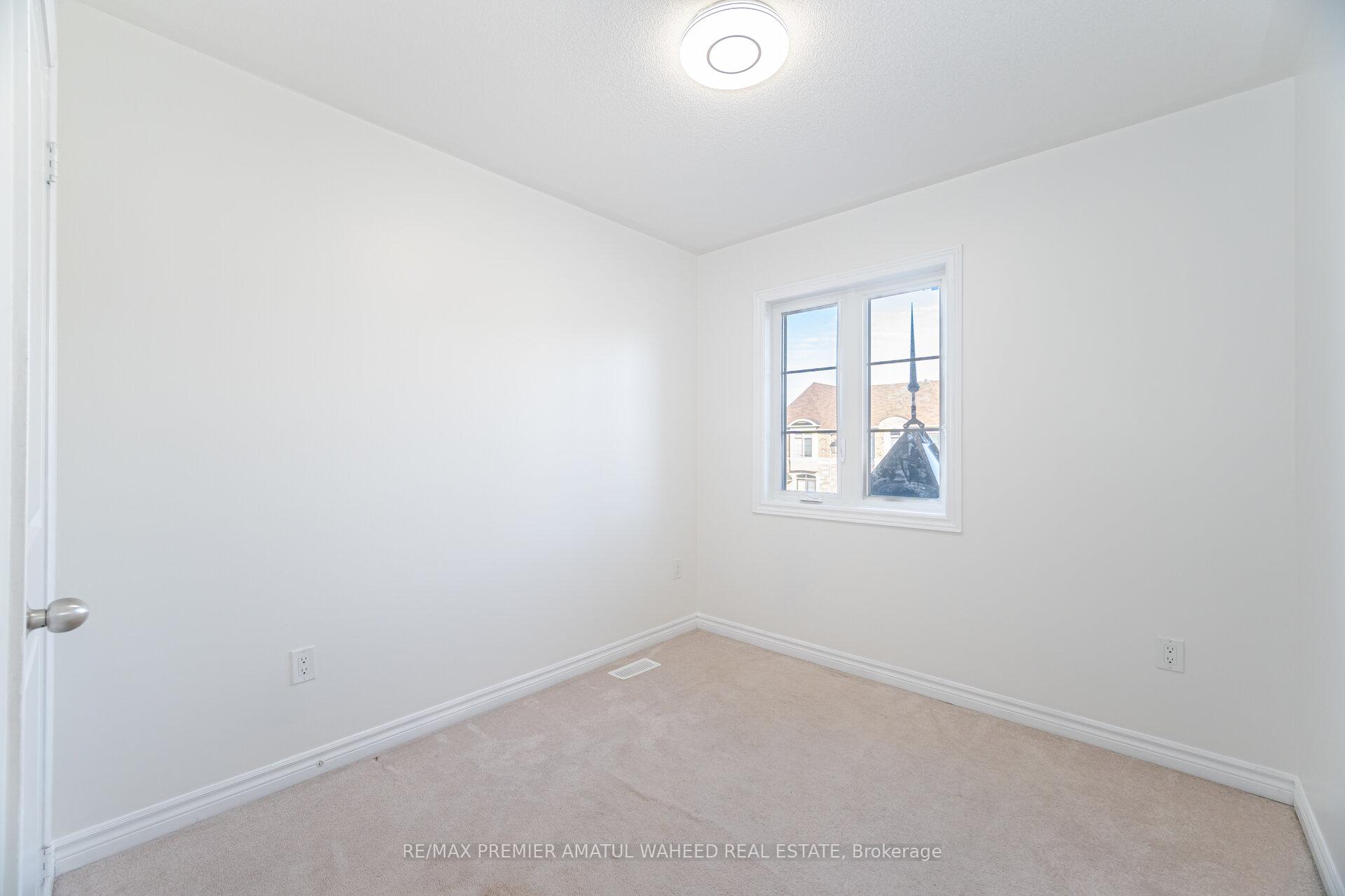 Photo 32 of 67 Farooq Boulevard, Vaughan, Vellore Village — HOMEH