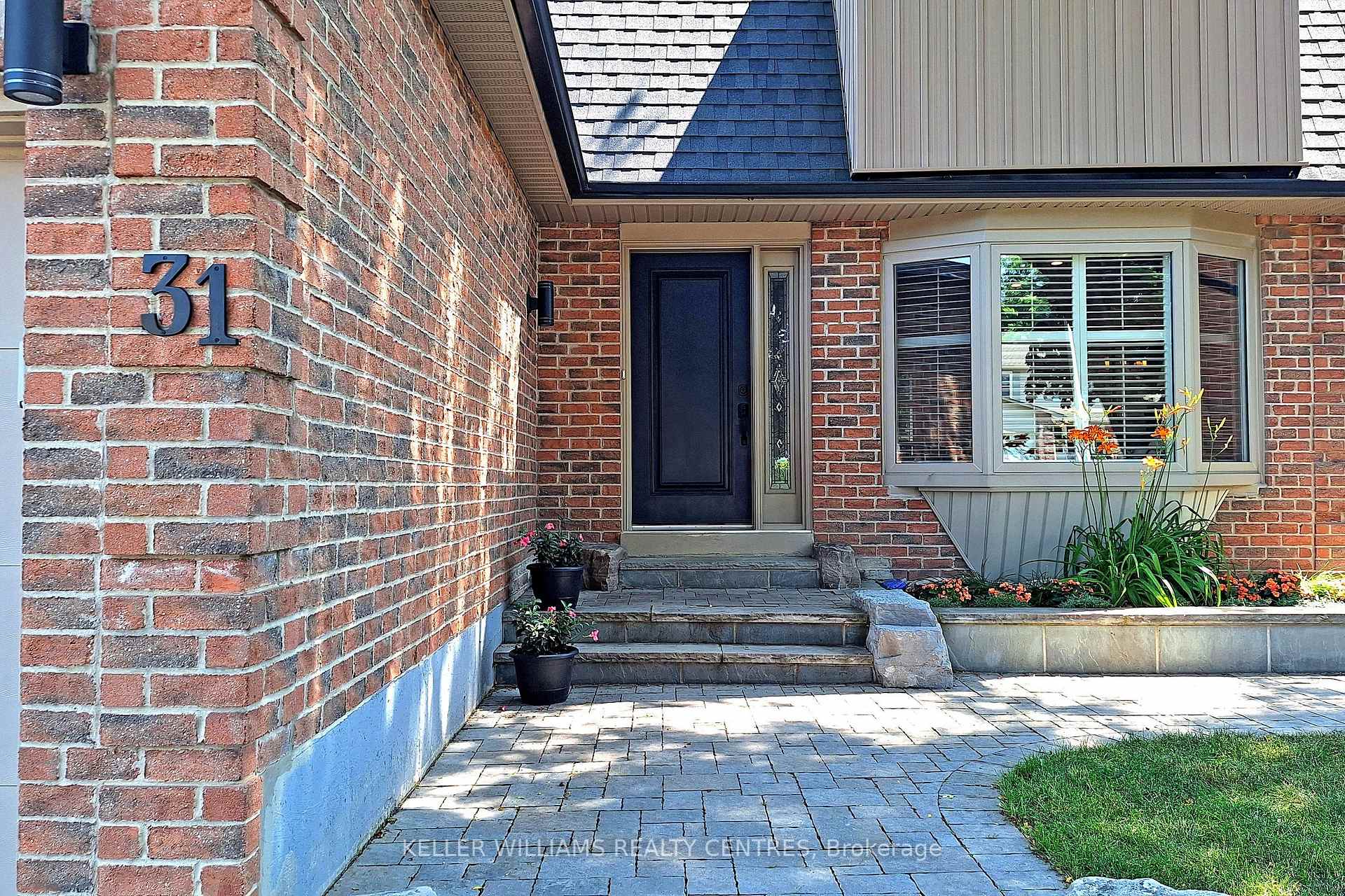 Photo 4 of 31 Avondale Crescent, Aurora, Aurora Village — HOMEH