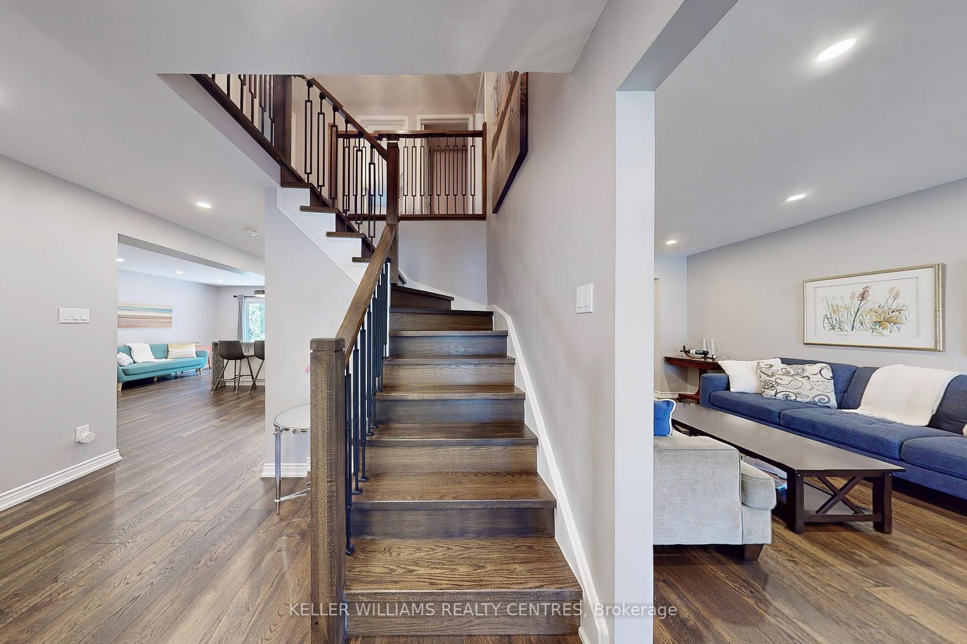 Photo 5 of 31 Avondale Crescent, Aurora, Aurora Village — HOMEH