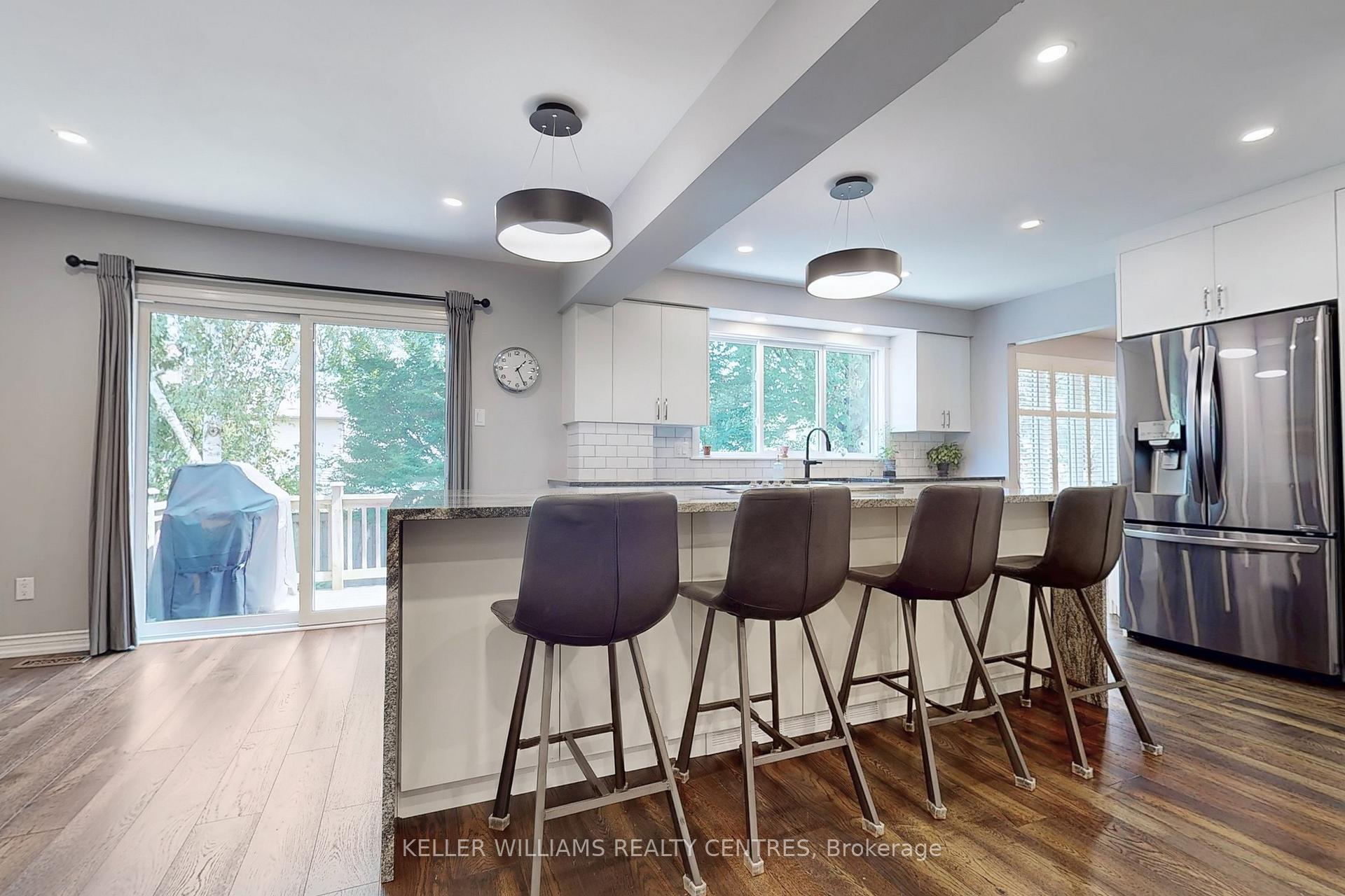 Photo 6 of 31 Avondale Crescent, Aurora, Aurora Village — HOMEH