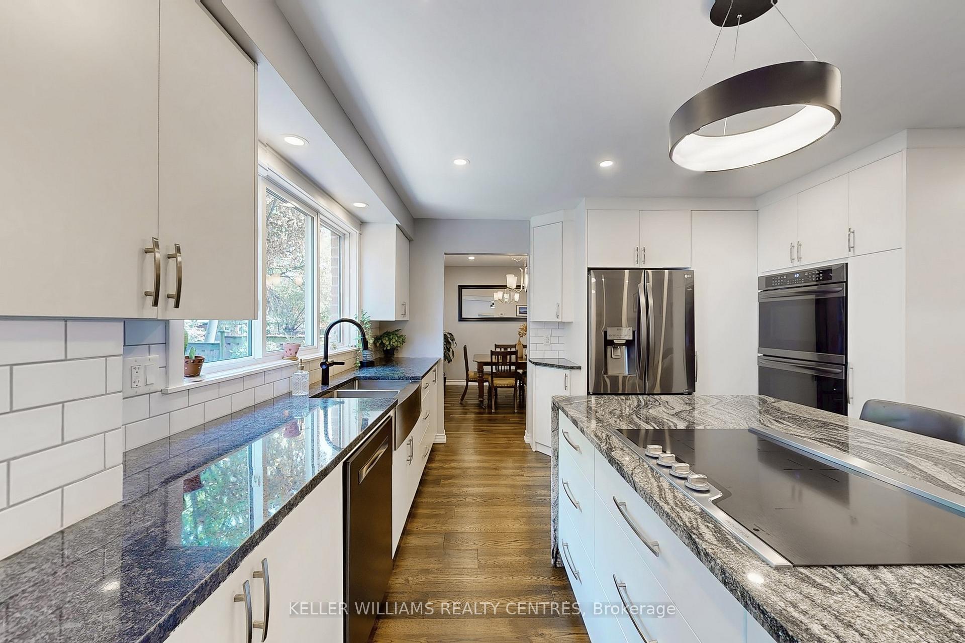 Photo 7 of 31 Avondale Crescent, Aurora, Aurora Village — HOMEH