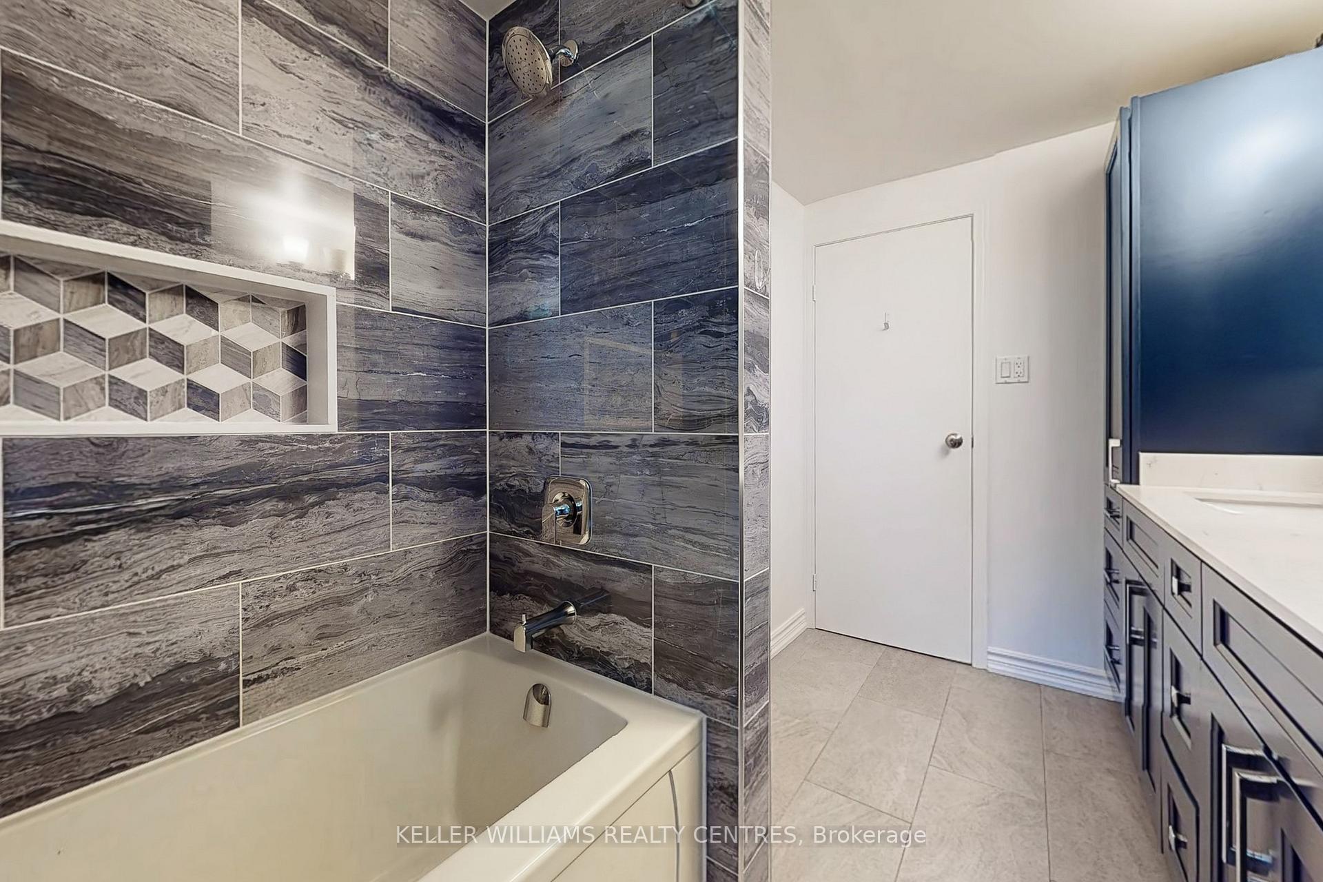 Photo 27 of 31 Avondale Crescent, Aurora, Aurora Village — HOMEH