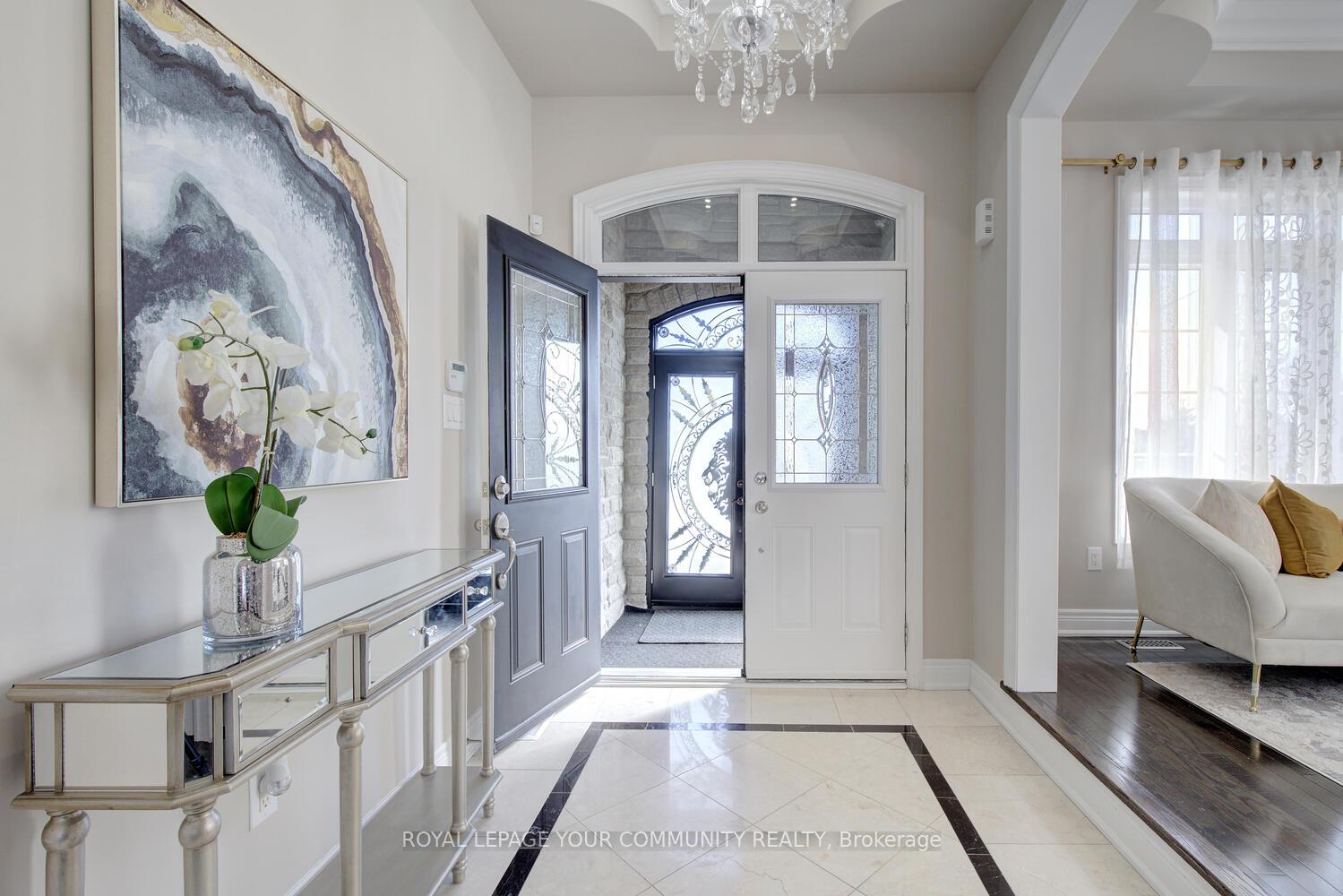 Photo 2 of 38 Alrob Court, Vaughan, Patterson — HOMEH