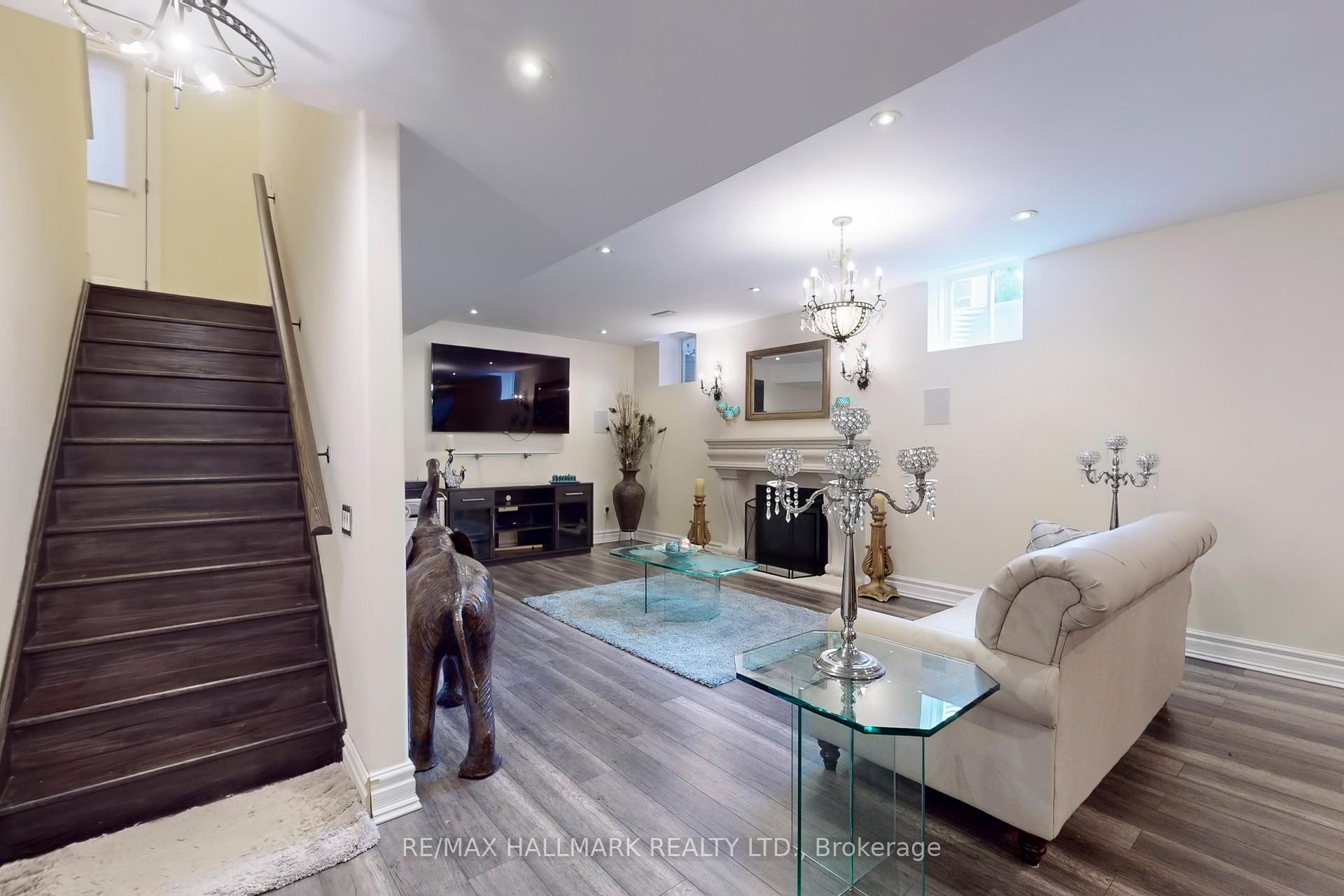 Photo 3 of 80 Chesney Crescent, Vaughan, Kleinburg — HOMEH