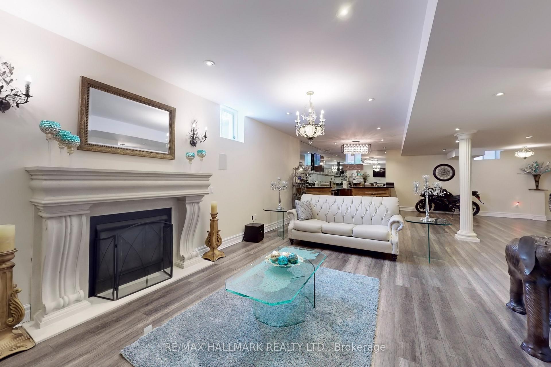 Photo 4 of 80 Chesney Crescent, Vaughan, Kleinburg — HOMEH