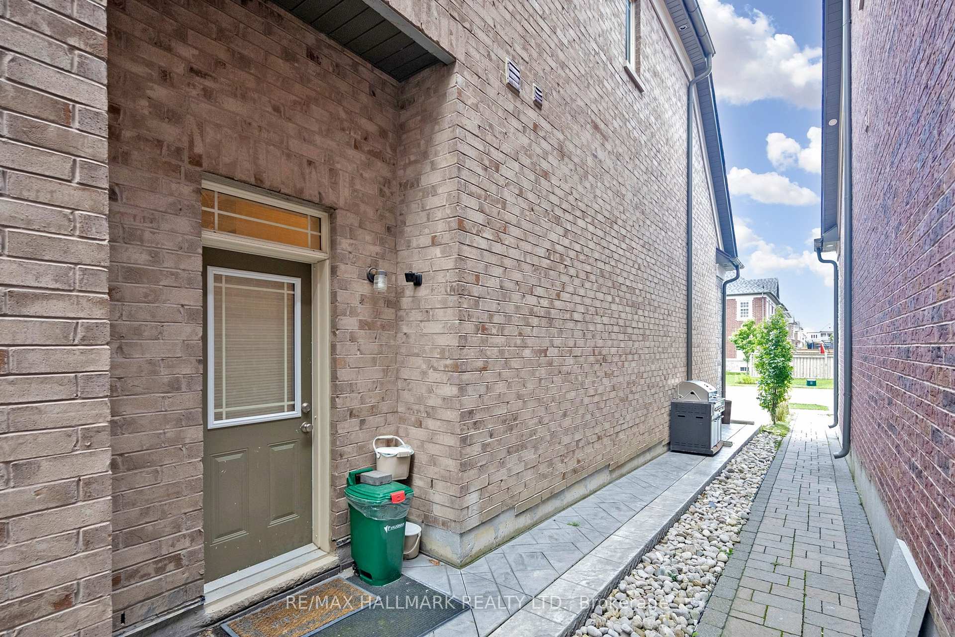 Photo 16 of 80 Chesney Crescent, Vaughan, Kleinburg — HOMEH