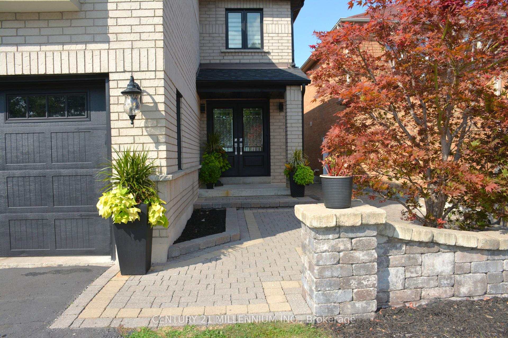Photo 3 of 286 Royalpark Way, Vaughan, Elder Mills — HOMEH
