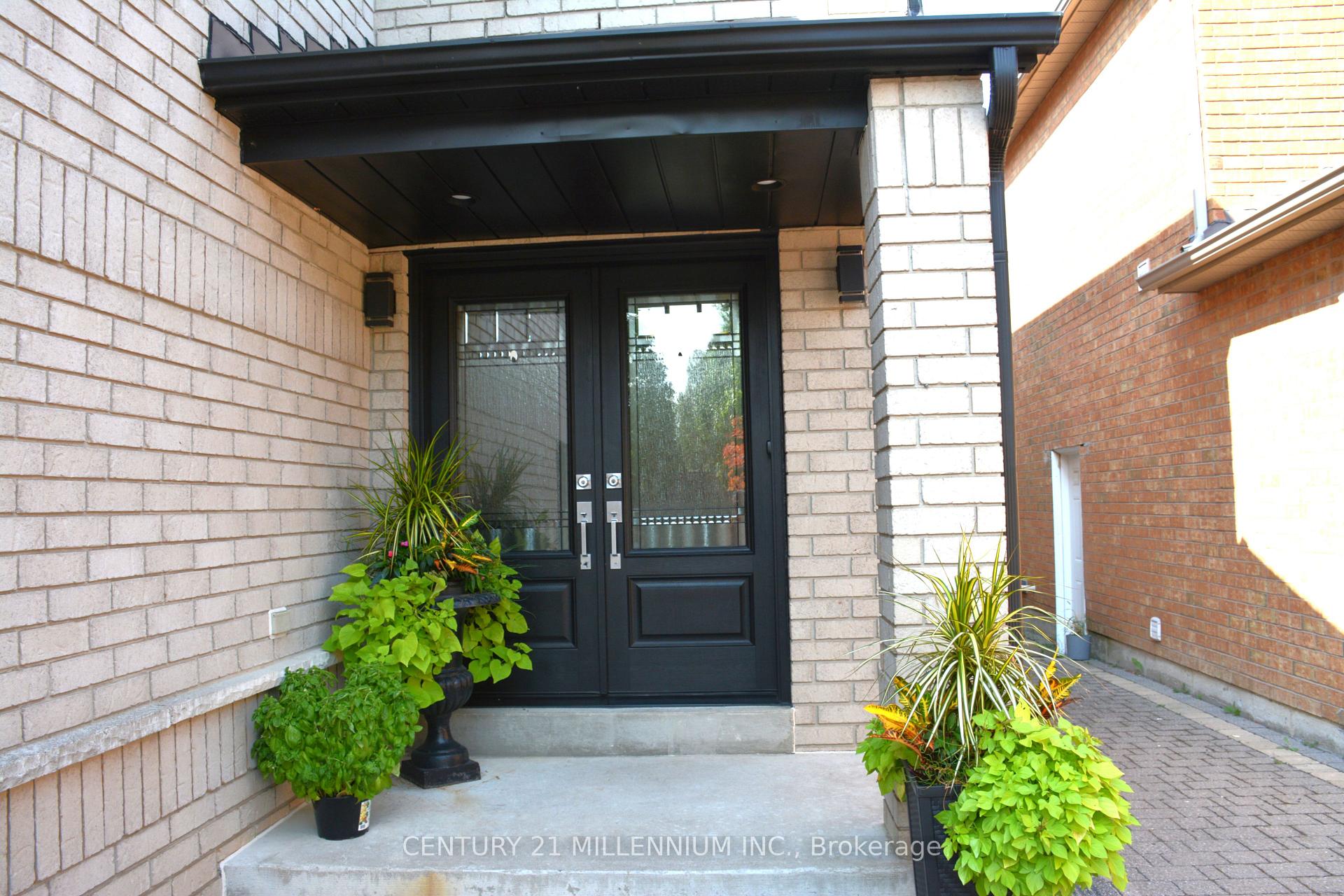 Photo 4 of 286 Royalpark Way, Vaughan, Elder Mills — HOMEH