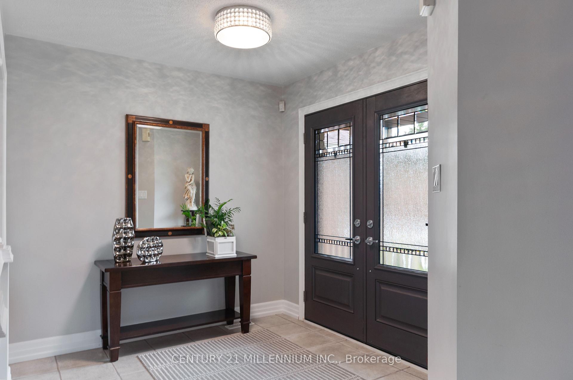 Photo 5 of 286 Royalpark Way, Vaughan, Elder Mills — HOMEH