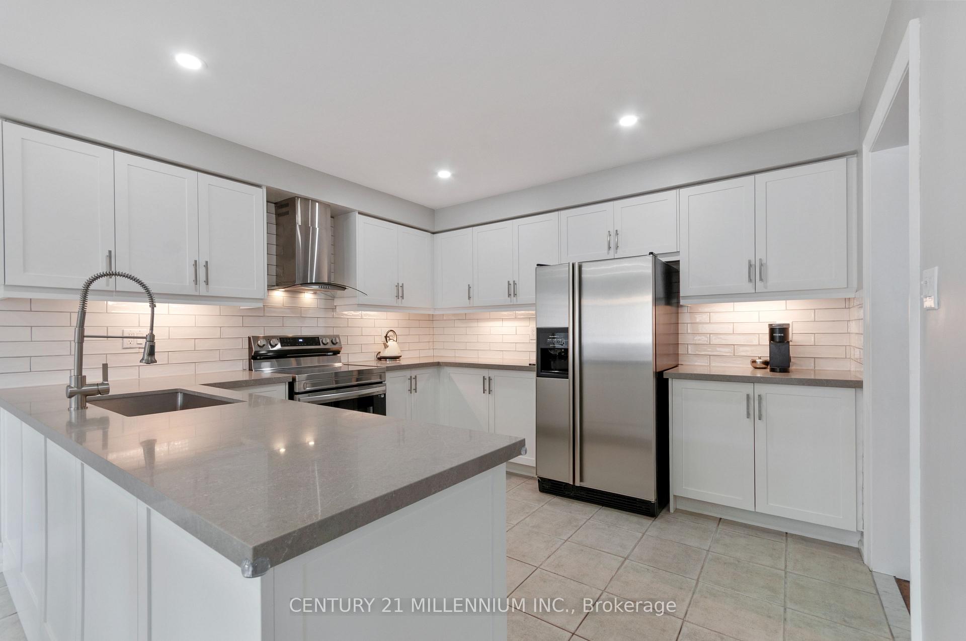 Photo 8 of 286 Royalpark Way, Vaughan, Elder Mills — HOMEH