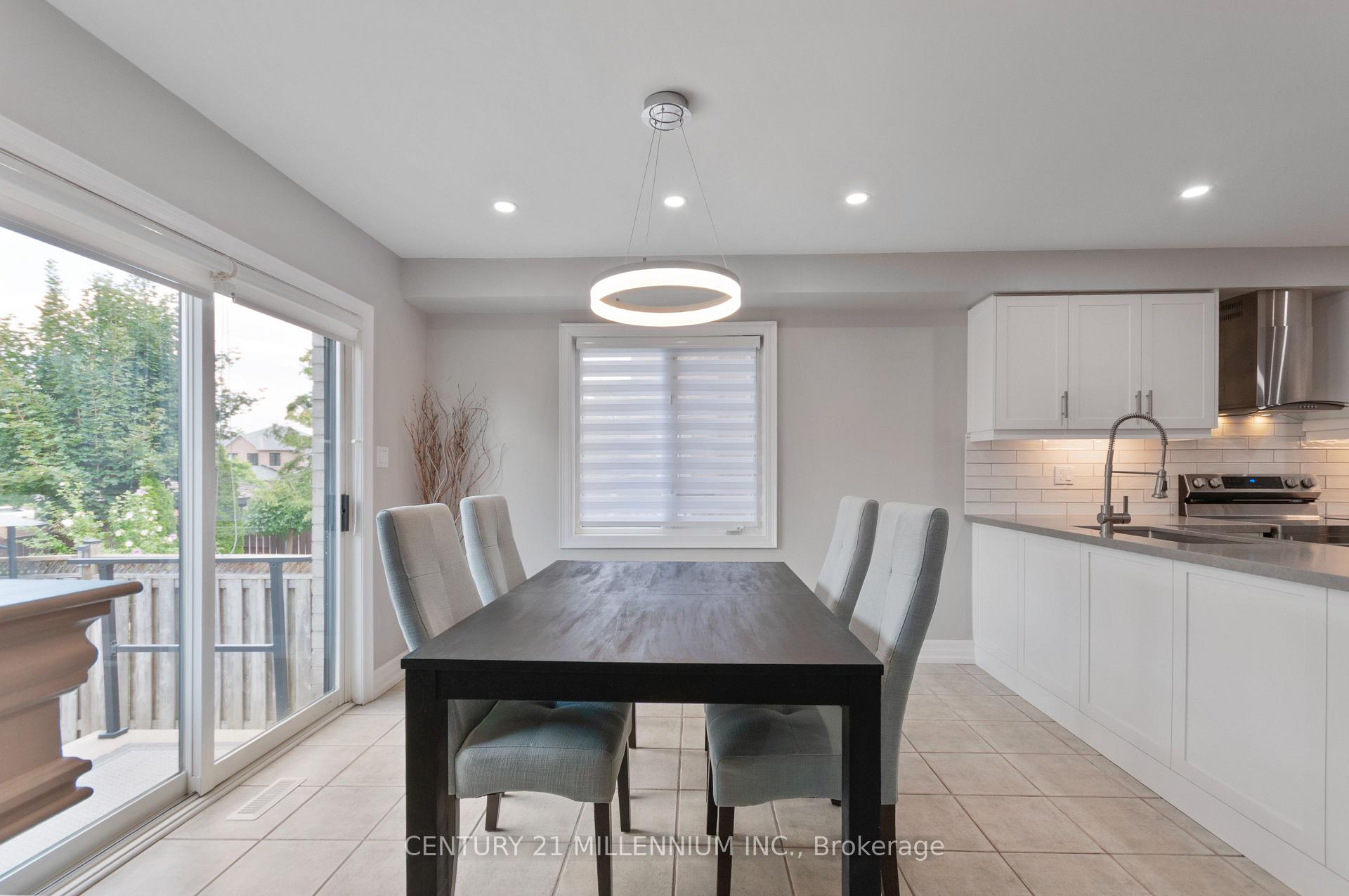 Photo 10 of 286 Royalpark Way, Vaughan, Elder Mills — HOMEH