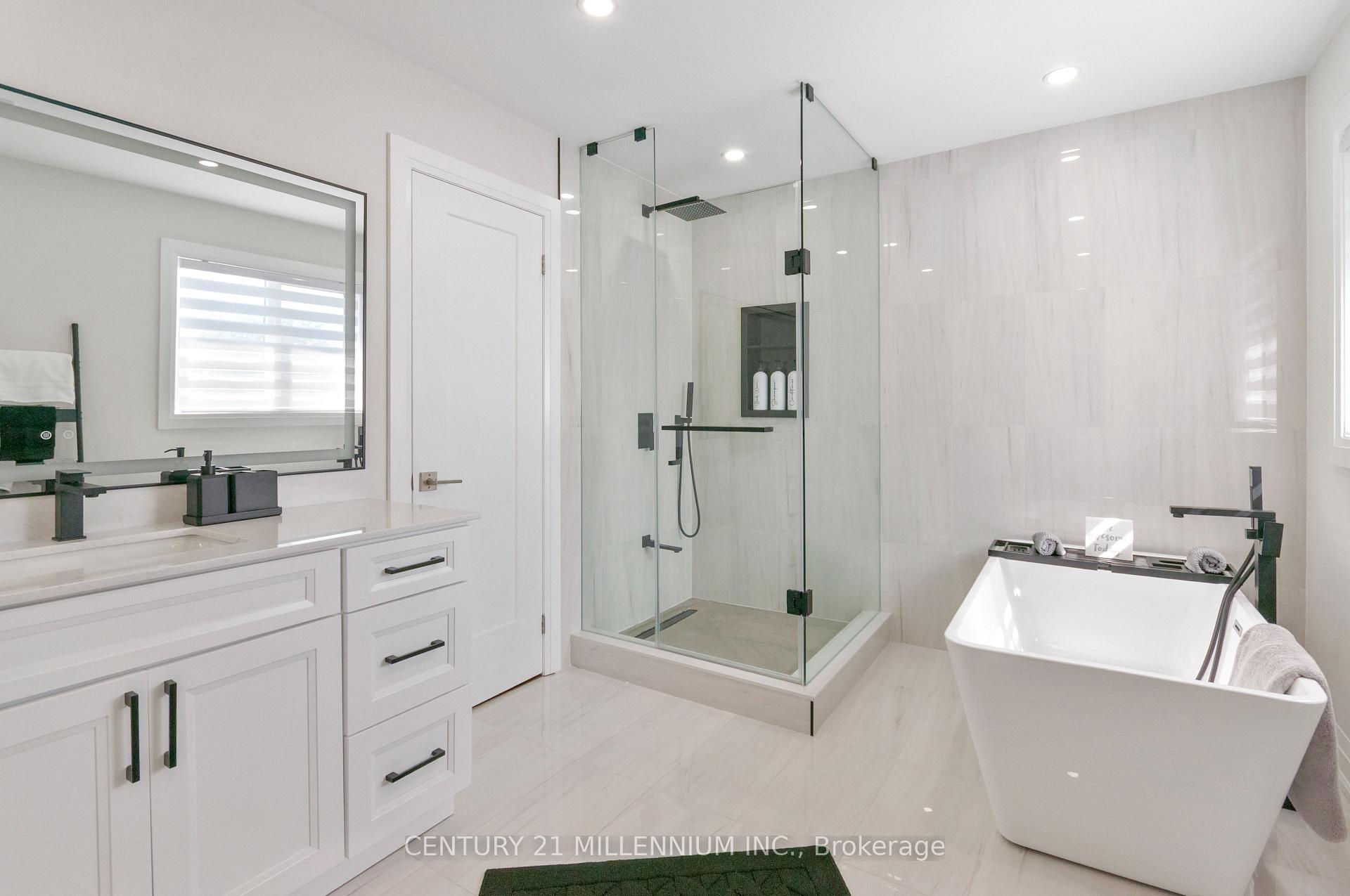 Photo 17 of 286 Royalpark Way, Vaughan, Elder Mills — HOMEH