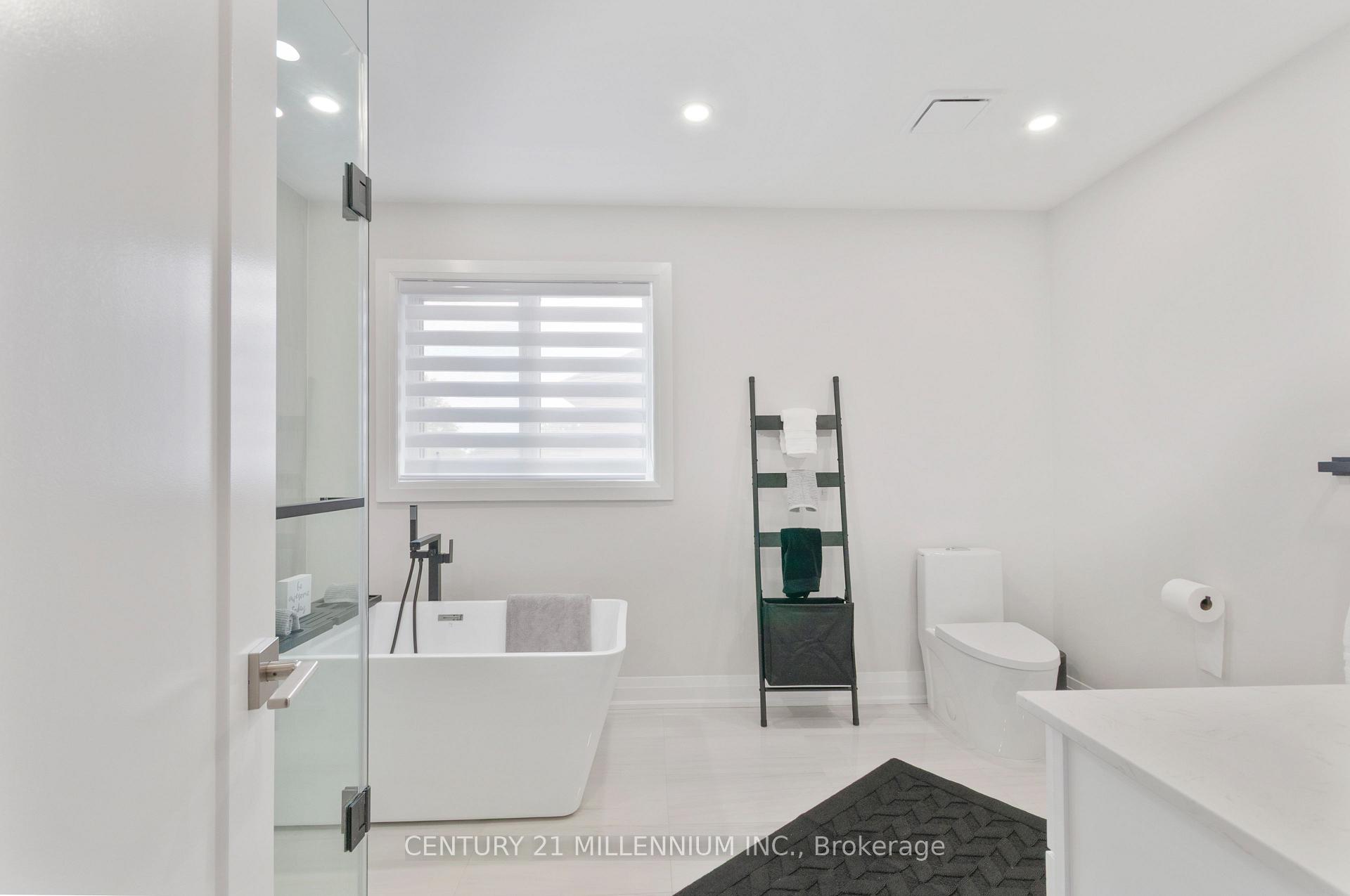 Photo 18 of 286 Royalpark Way, Vaughan, Elder Mills — HOMEH